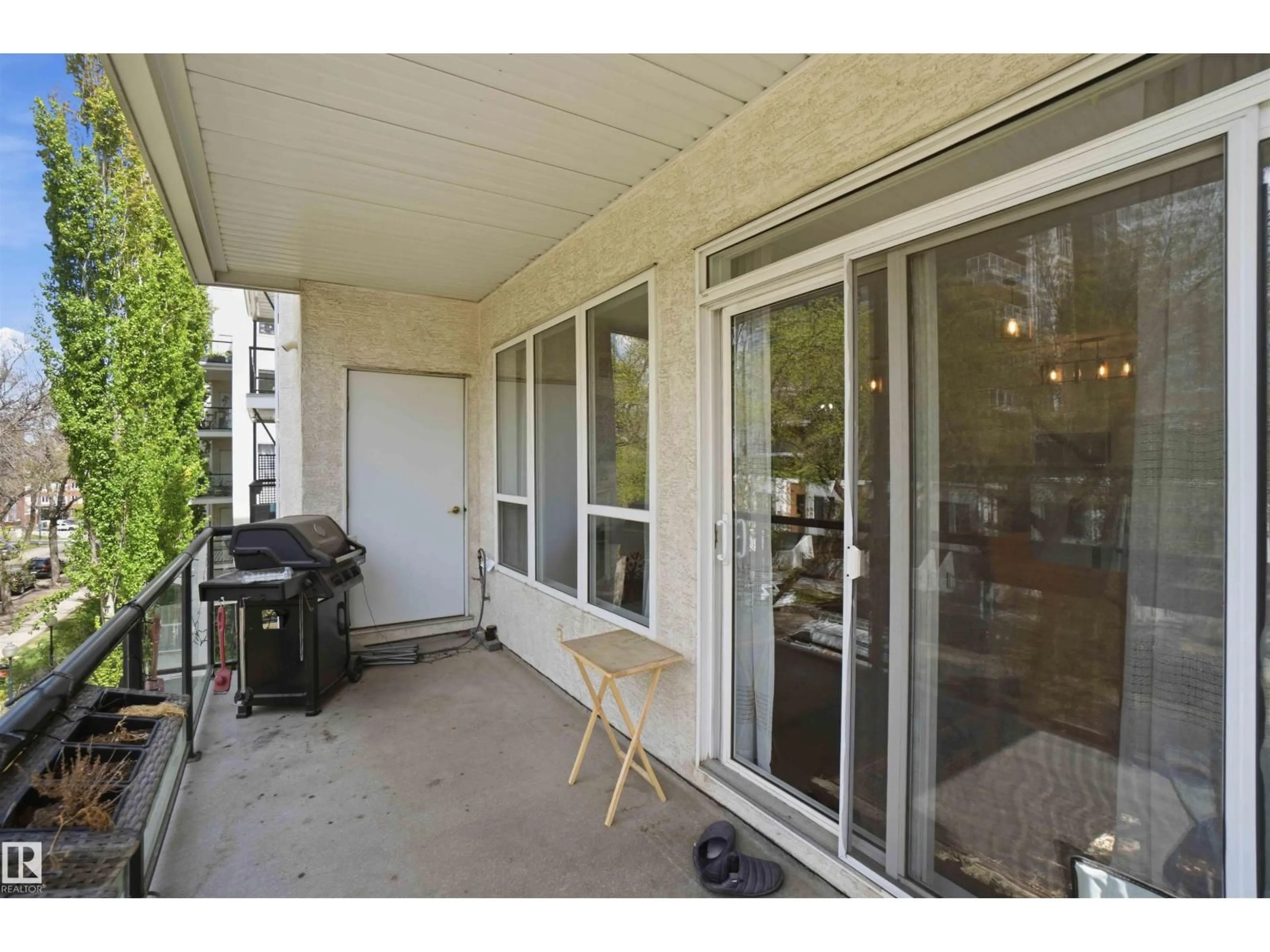 Patio, street for 333 10023 110 ST NW, Edmonton Alberta T5K1J5