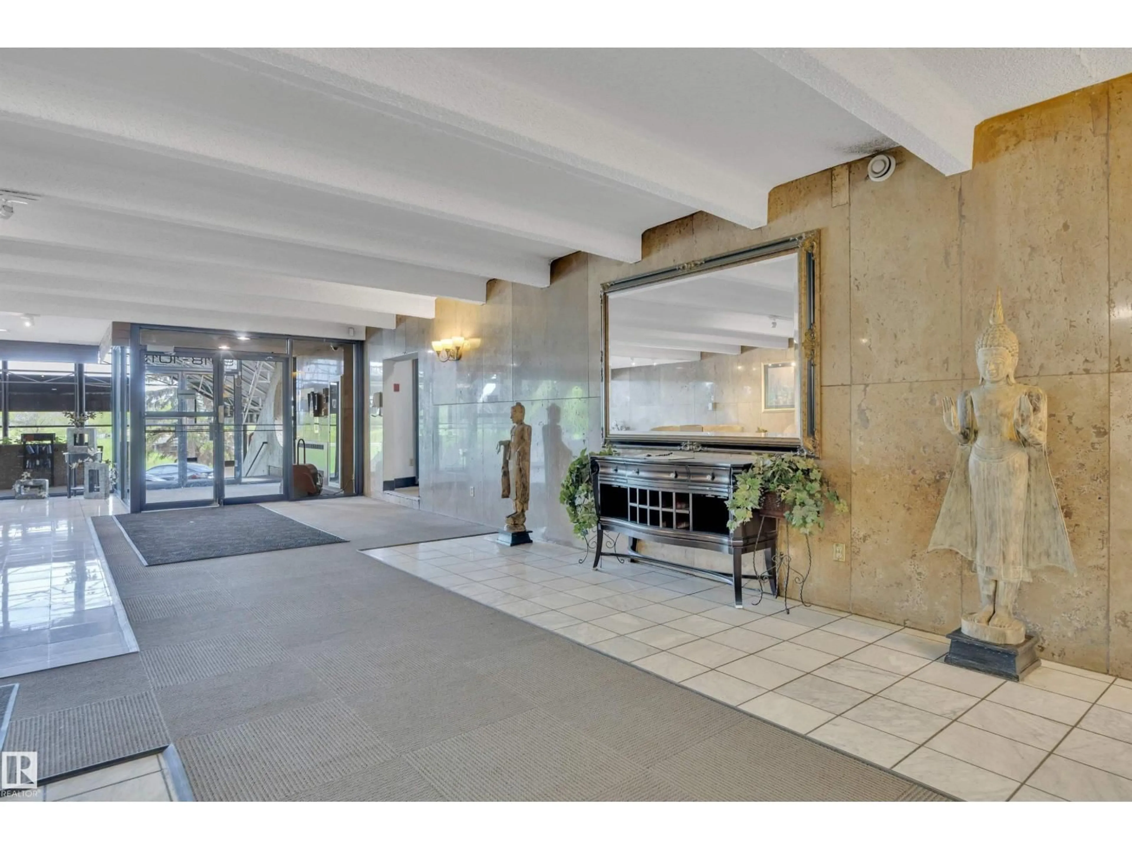 Lobby for 1907 101 ST NW, Edmonton Alberta T5K2L1