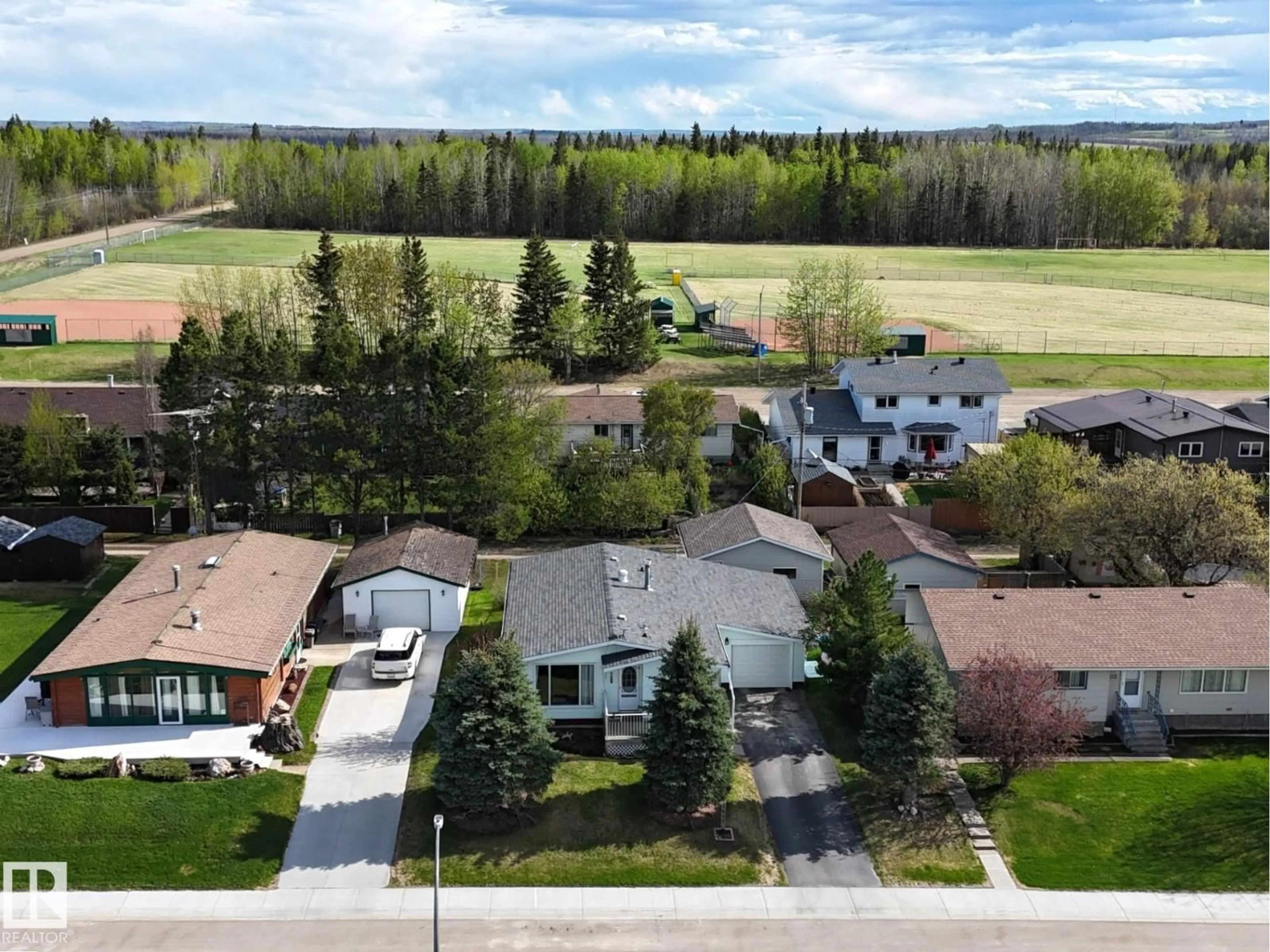 A pic from outside/outdoor area/front of a property/back of a property/a pic from drone, unknown for 4617 47 AV, Evansburg Alberta T0E0T0