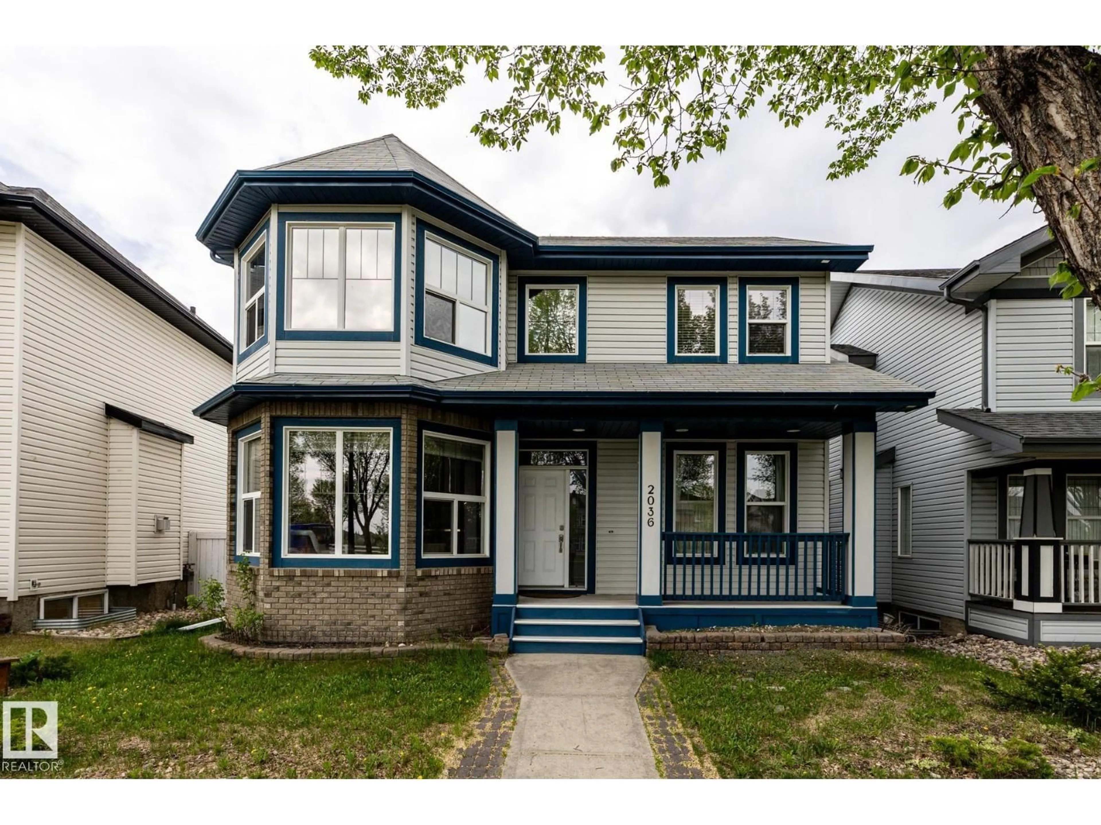 Home with vinyl exterior material, street for 2036 TOWNE CENTRE BV, Edmonton Alberta T6R3M7