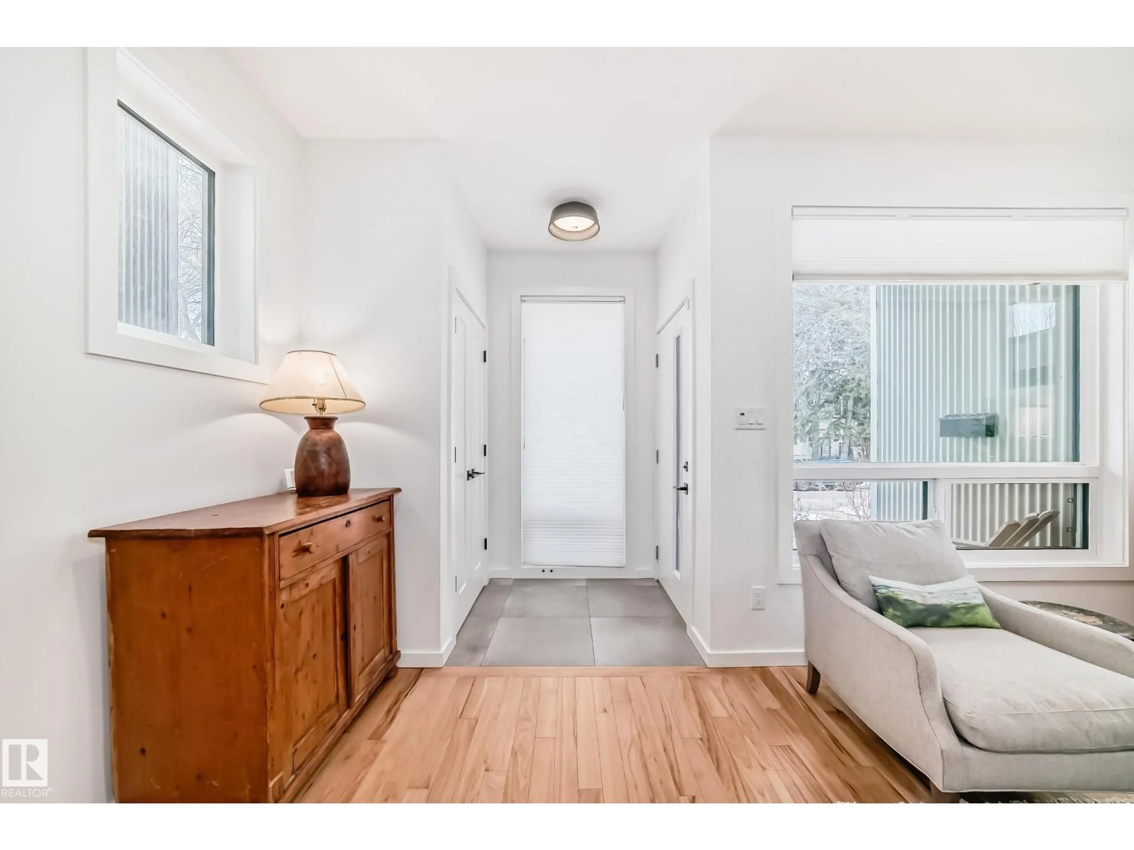 Indoor entryway for 11132 125 ST, Edmonton Alberta T5M0M3