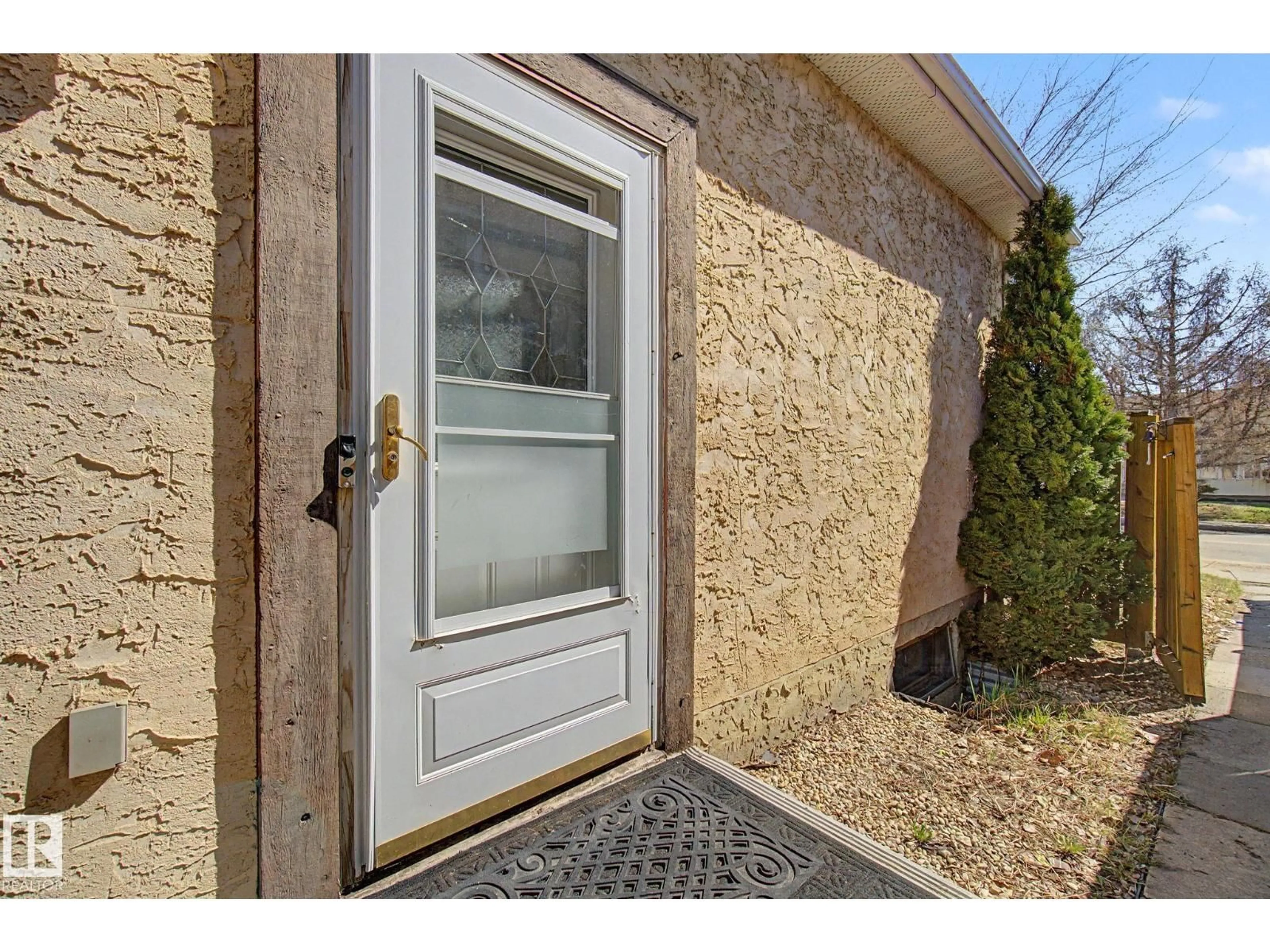 Indoor entryway for NW - 4106 38 ST, Edmonton Alberta T6L5E4