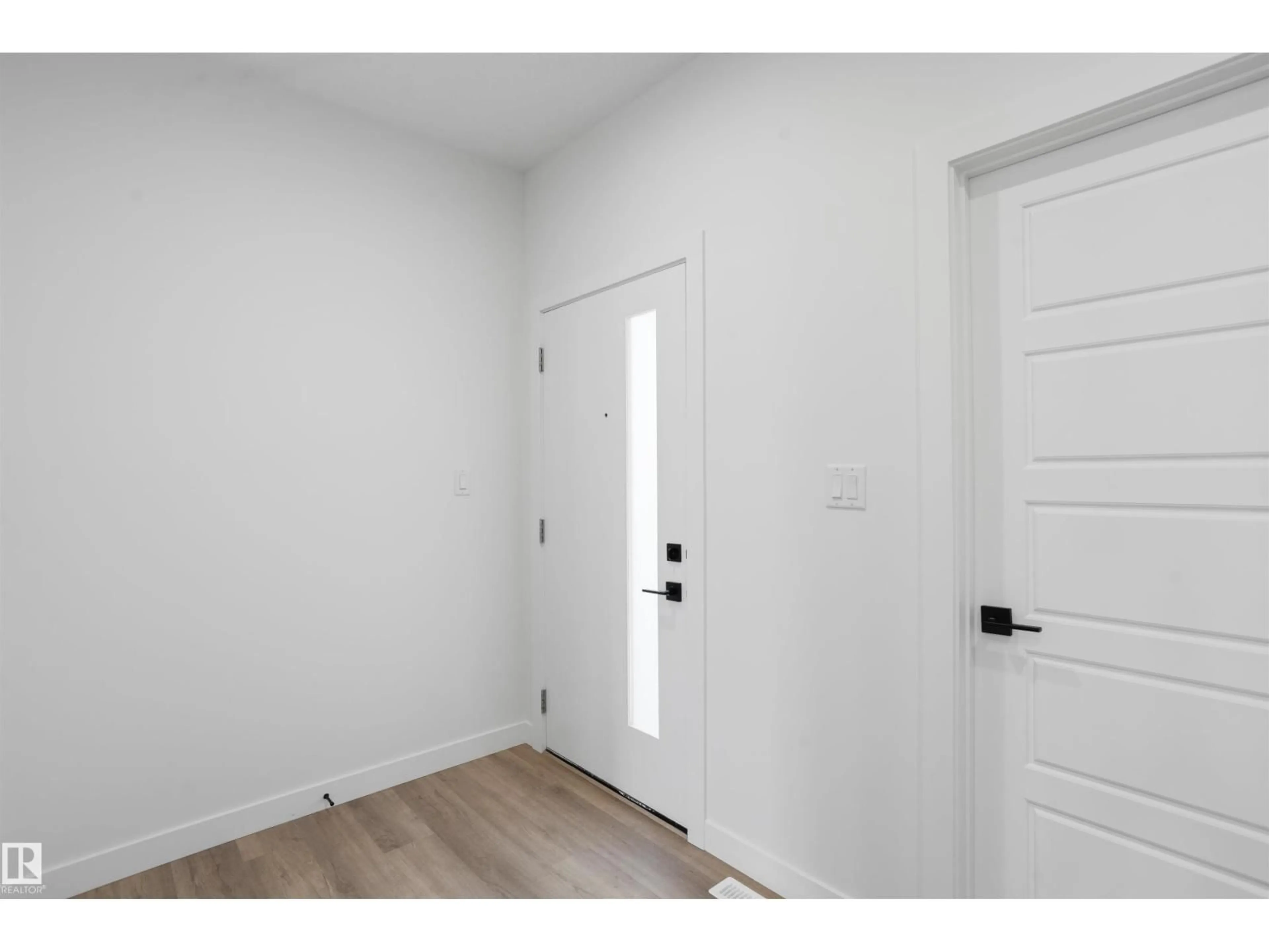 Indoor entryway for 170 MUNN WY, Leduc Alberta T9E1X9