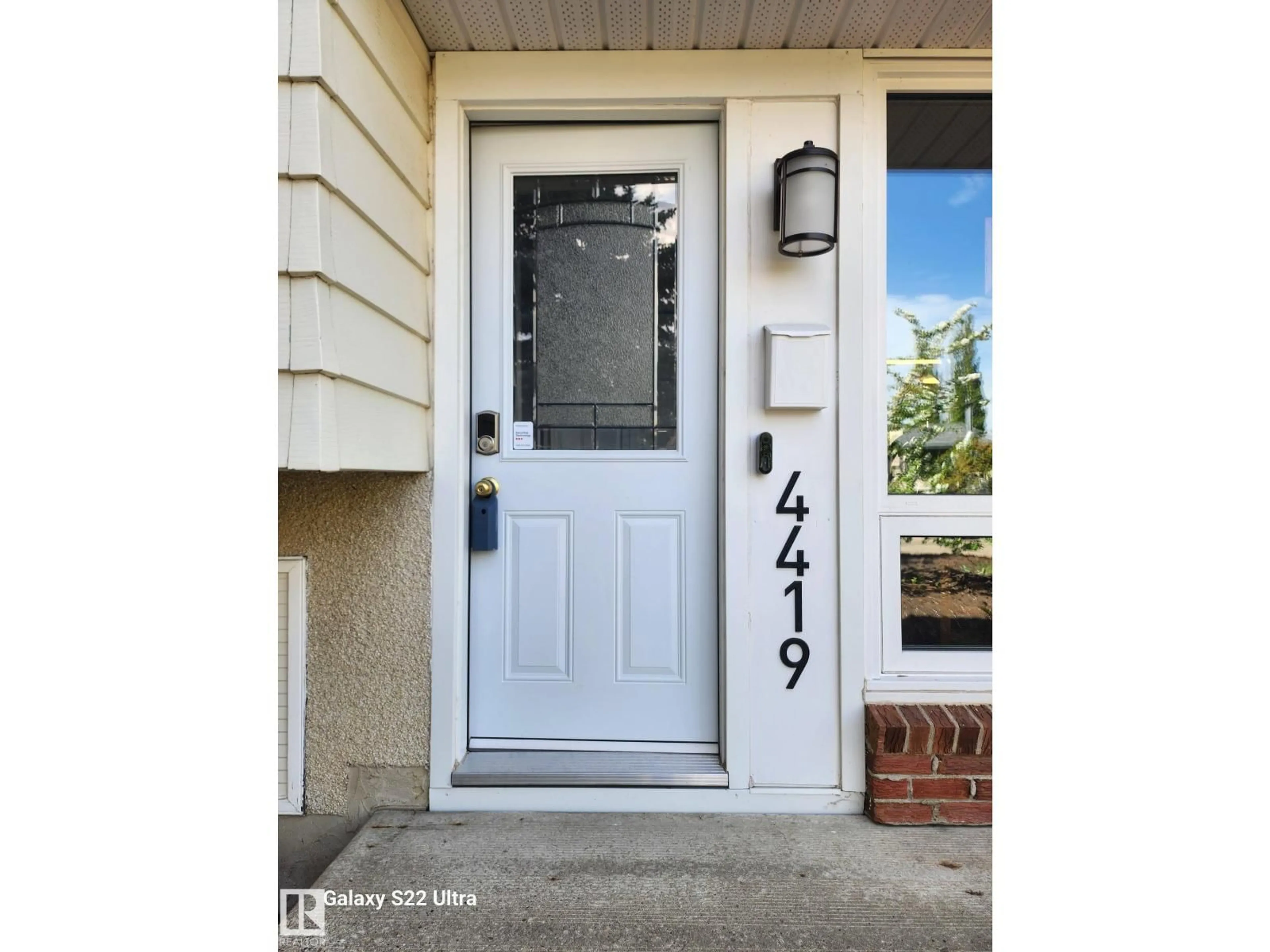 Indoor entryway for 4419 43 AV, Leduc Alberta T9E4R3