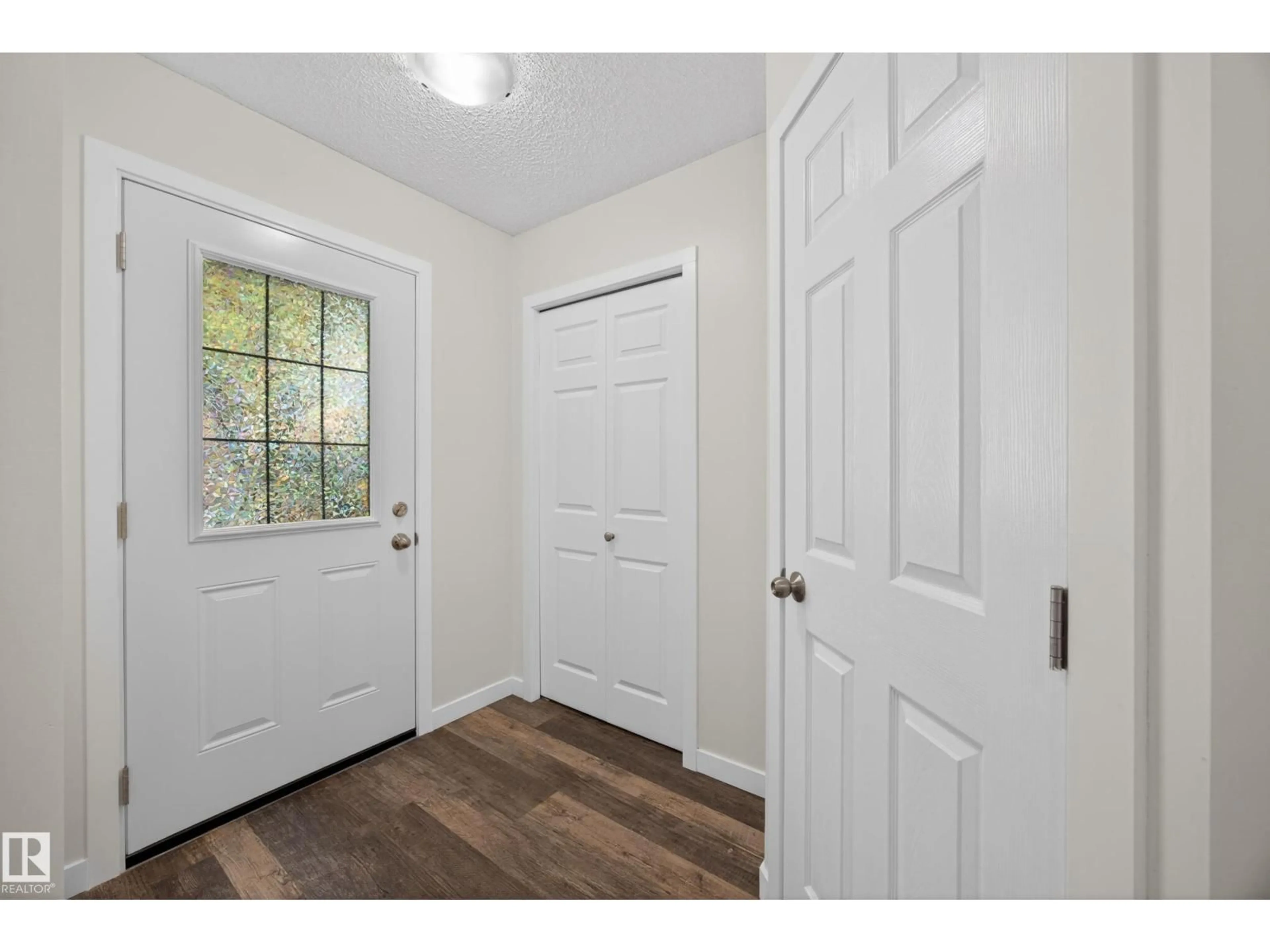 Indoor entryway for #39 - 4020 21 ST, Edmonton Alberta T6T1T8