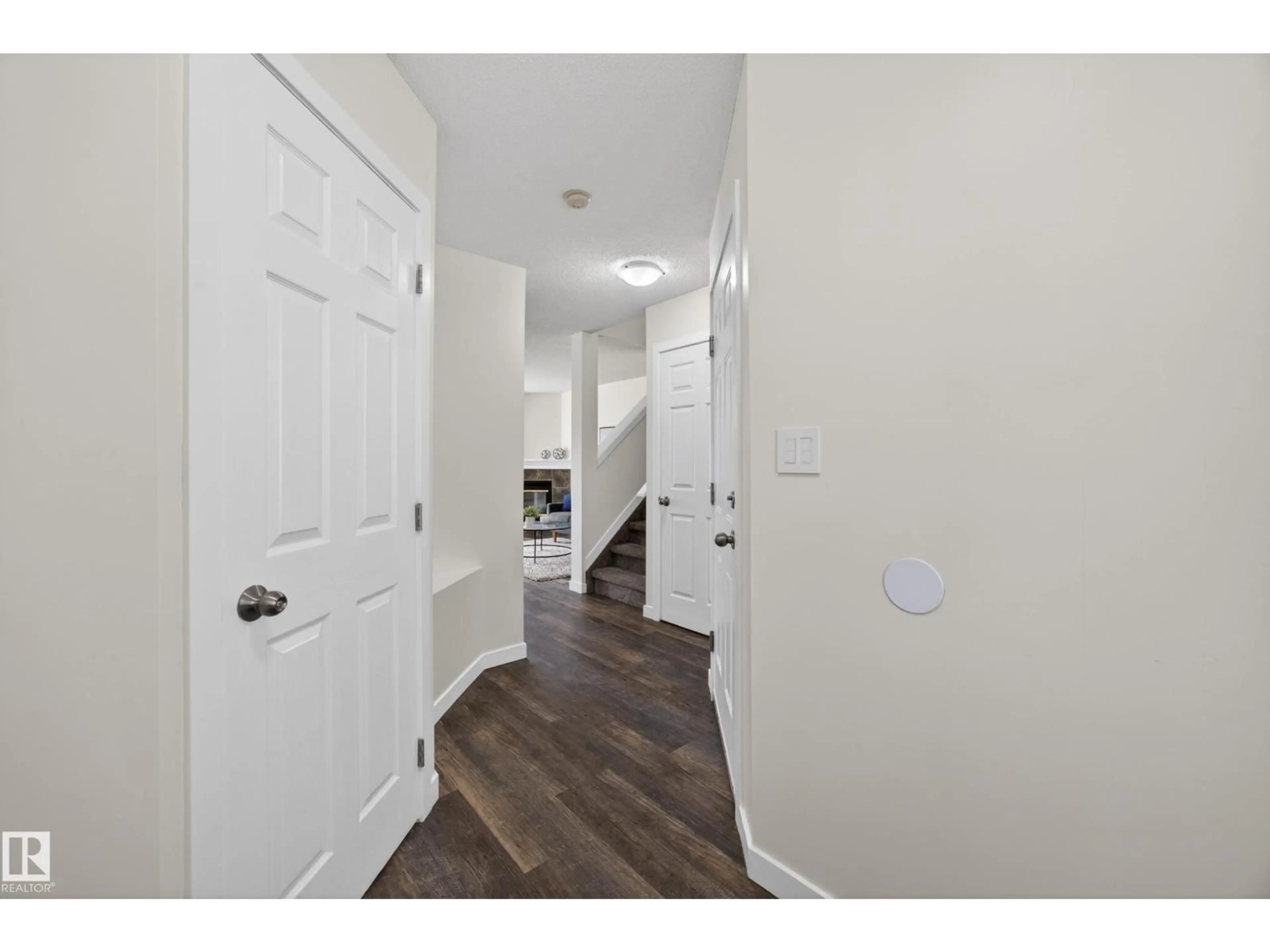 Indoor entryway for #39 - 4020 21 ST, Edmonton Alberta T6T1T8