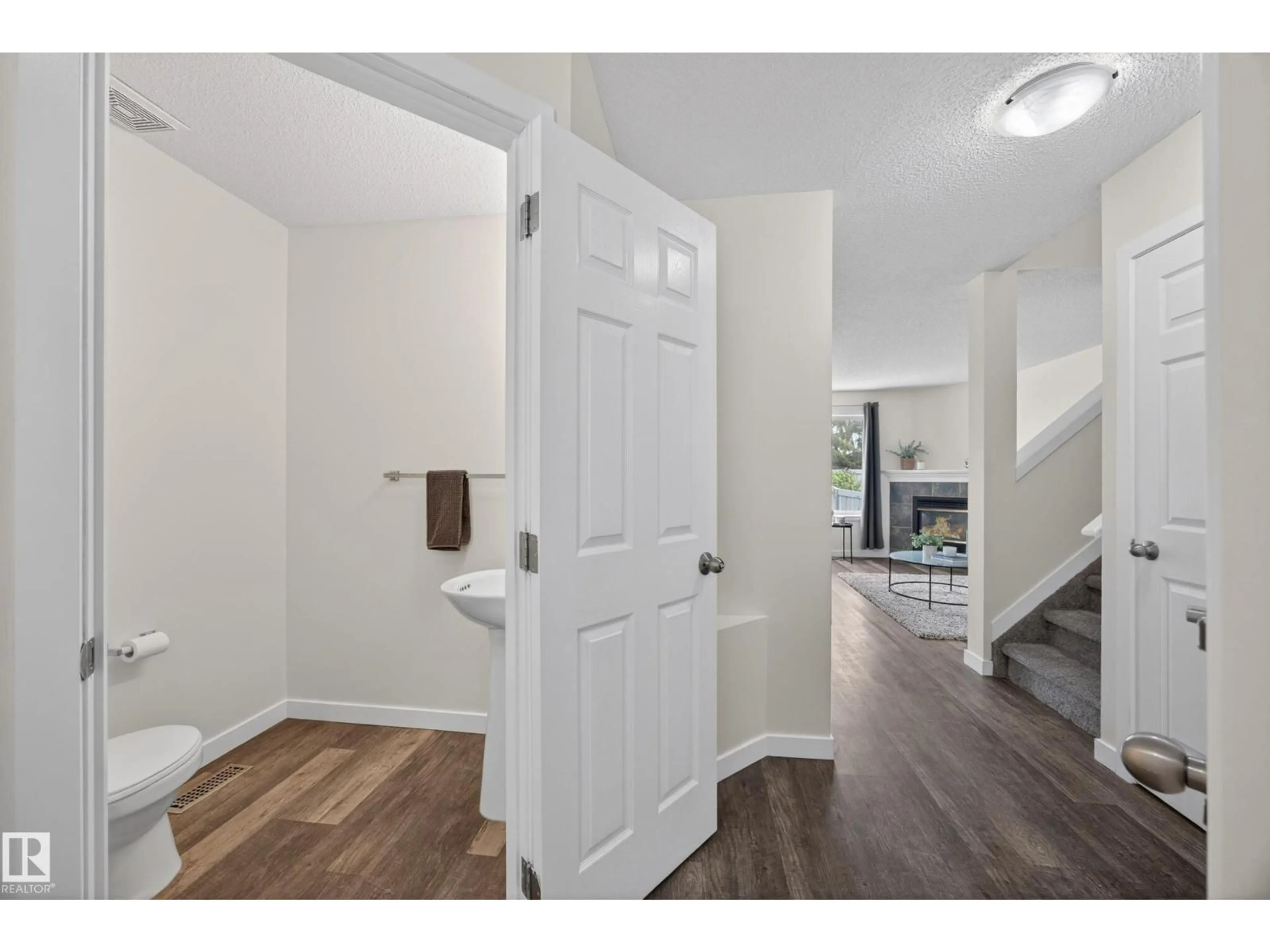 Indoor entryway for #39 - 4020 21 ST, Edmonton Alberta T6T1T8