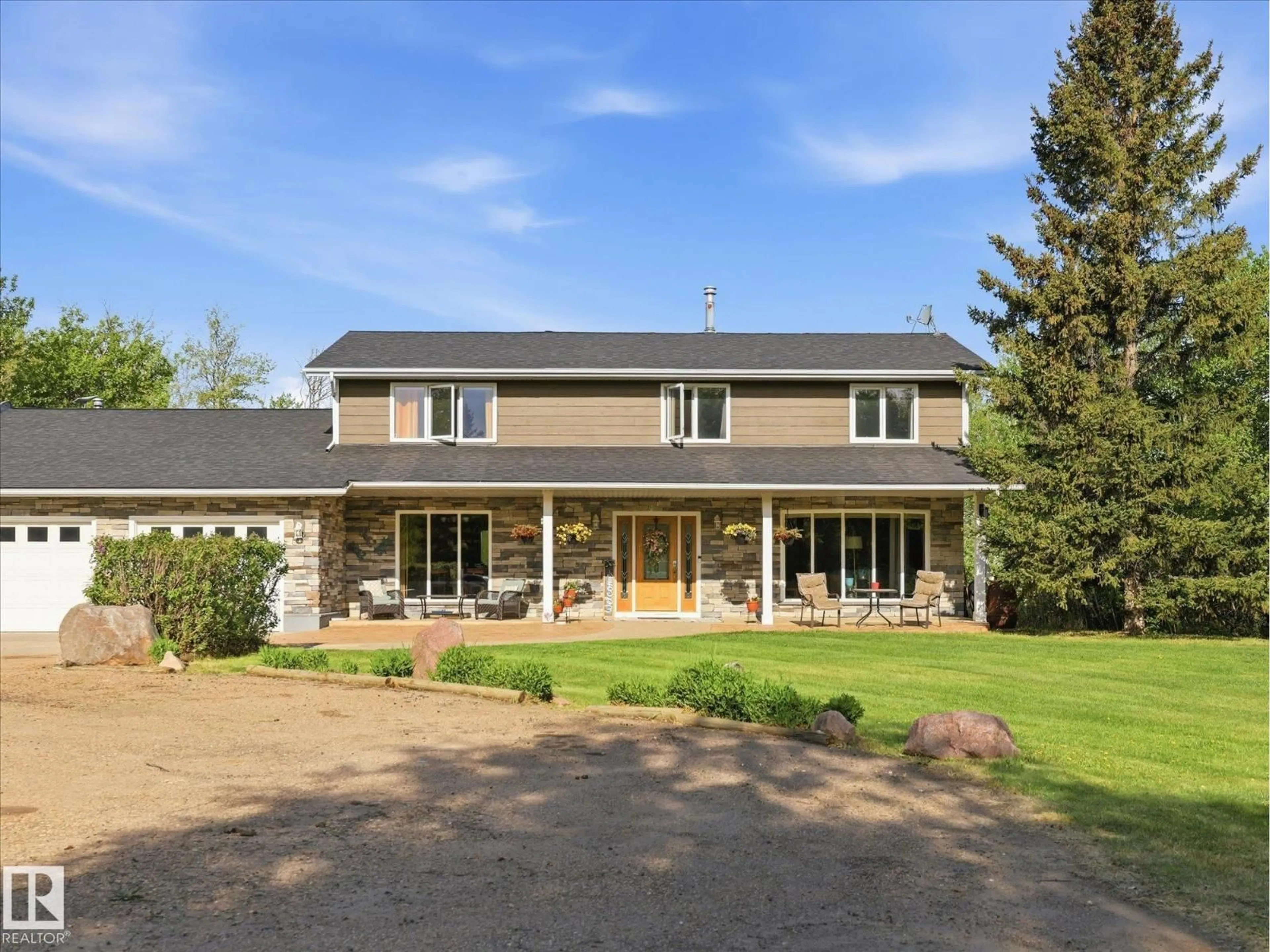 Home with vinyl exterior material, street for 51408 RGE ROAD 224, Rural Strathcona County Alberta T8C1H5