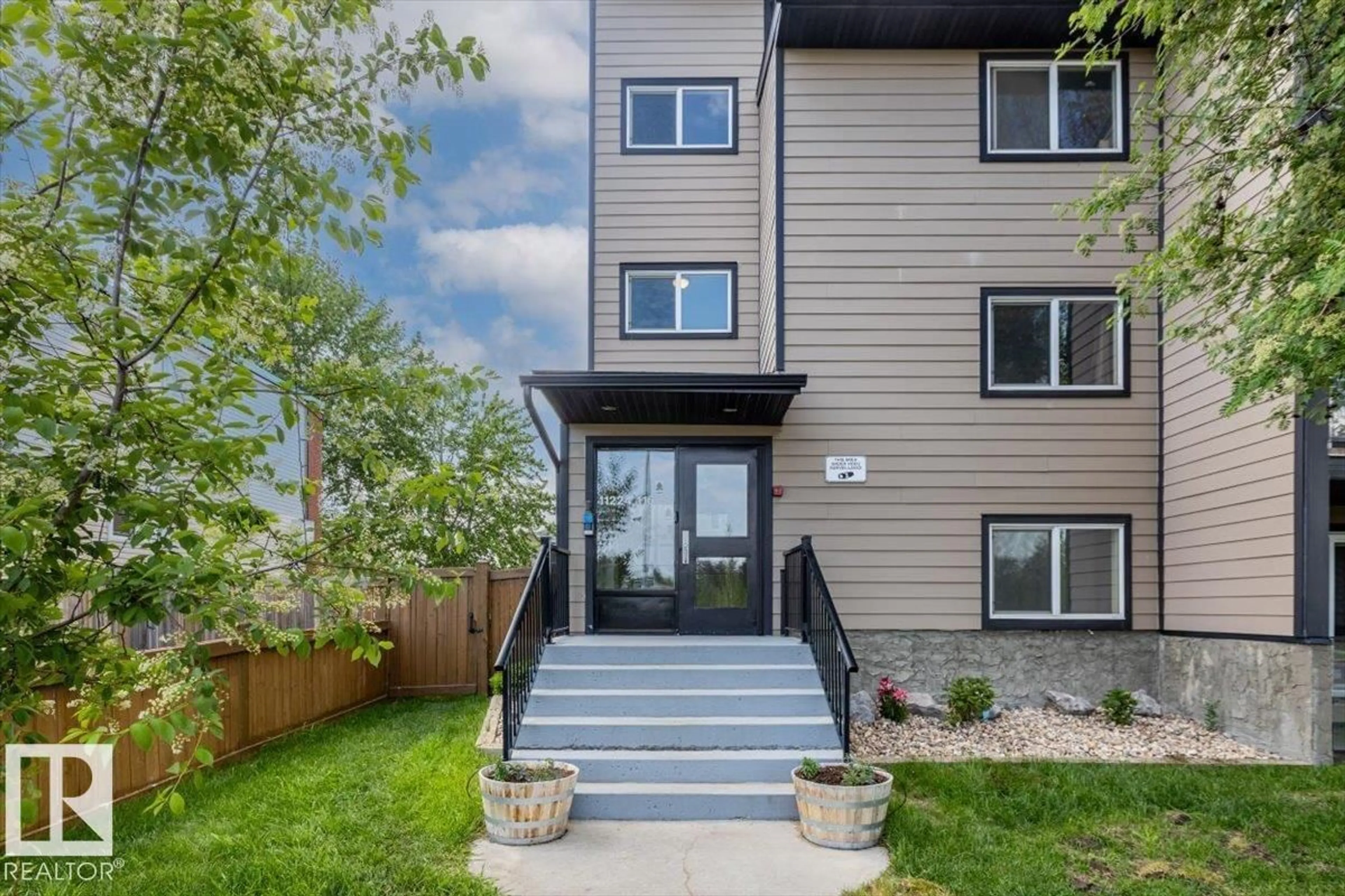 Unknown for 207 - 11224 116 ST, Edmonton Alberta T5G2W1