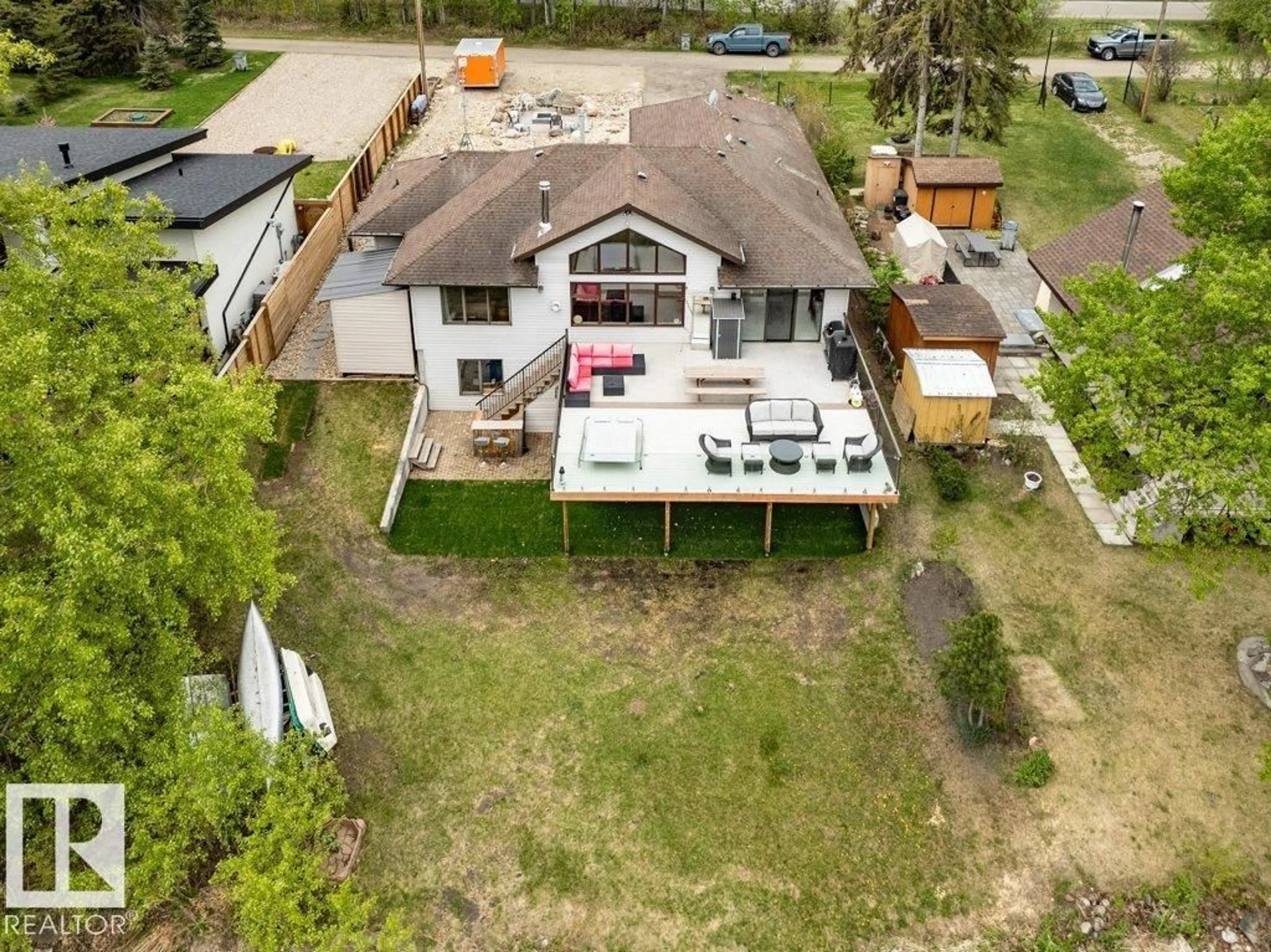 A pic from outside/outdoor area/front of a property/back of a property/a pic from drone, building for 275 POPLAR CRESCENT, Rural Wetaskiwin County Alberta T0C2V0
