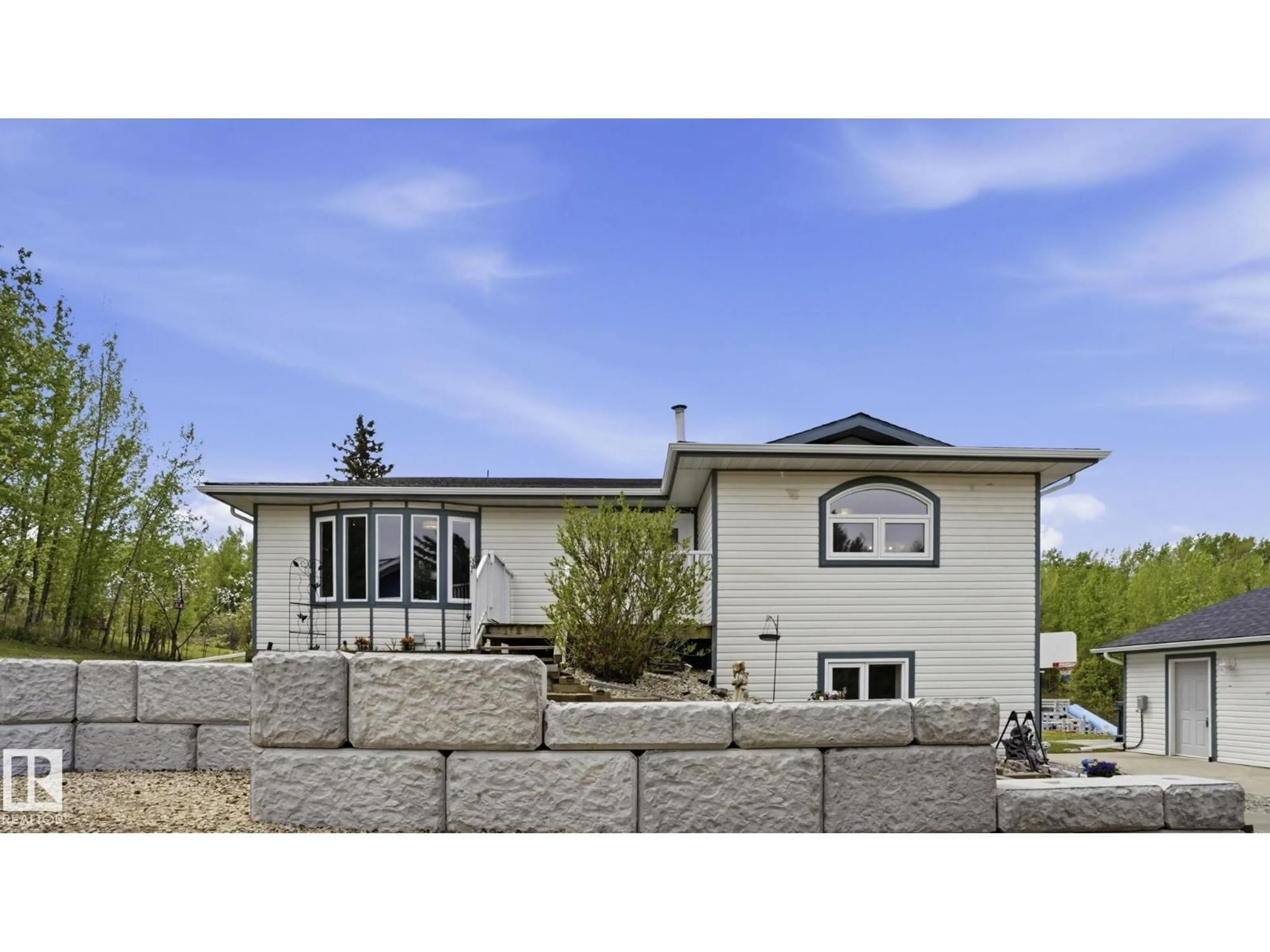 Home with vinyl exterior material, unknown for 23 TWP ROAD 544 ROAD, Rural Sturgeon County Alberta T8R2B5