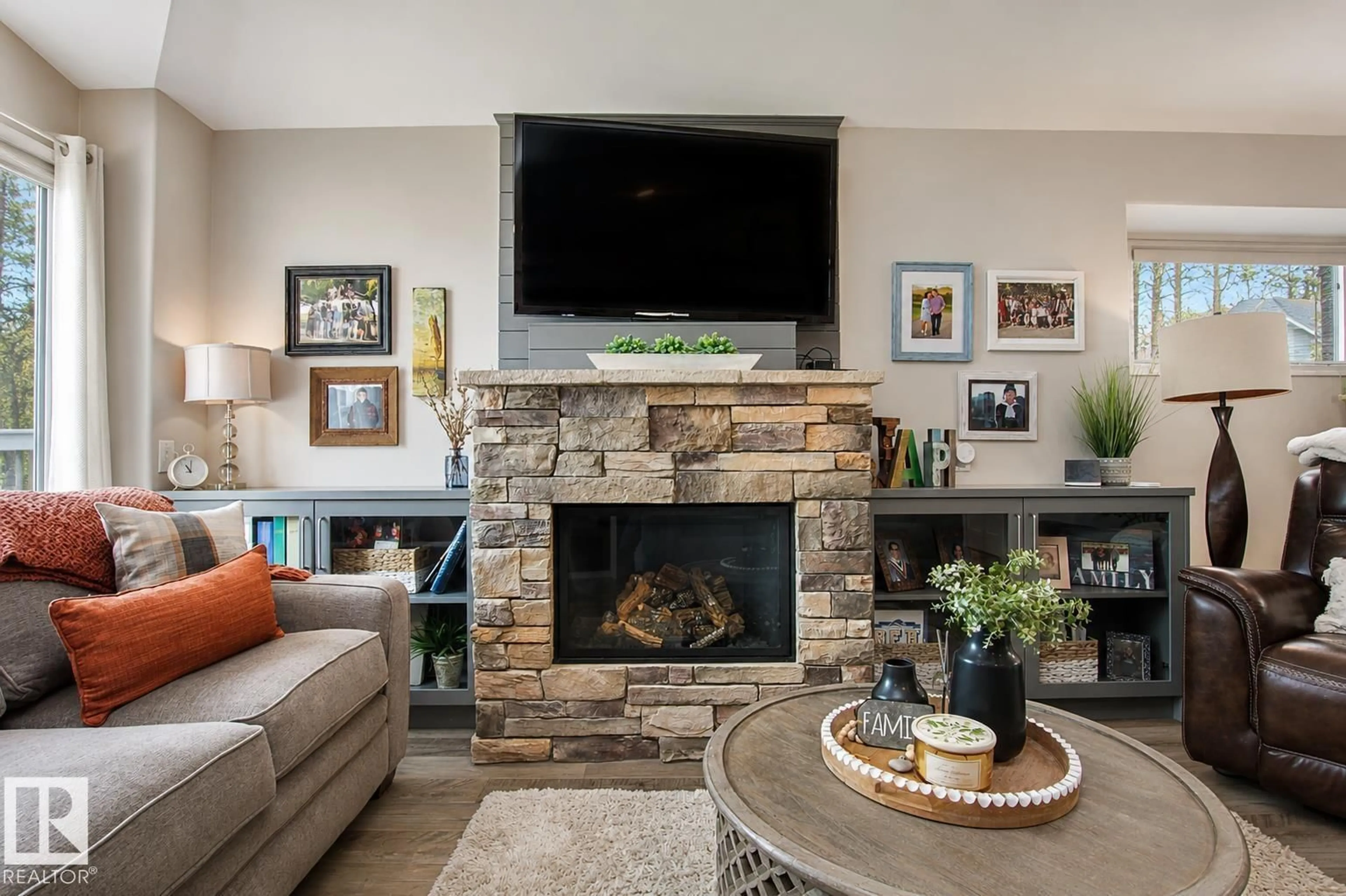 Living room with furniture, unknown for 160 REGENCY DR, Sherwood Park Alberta T8A5R9