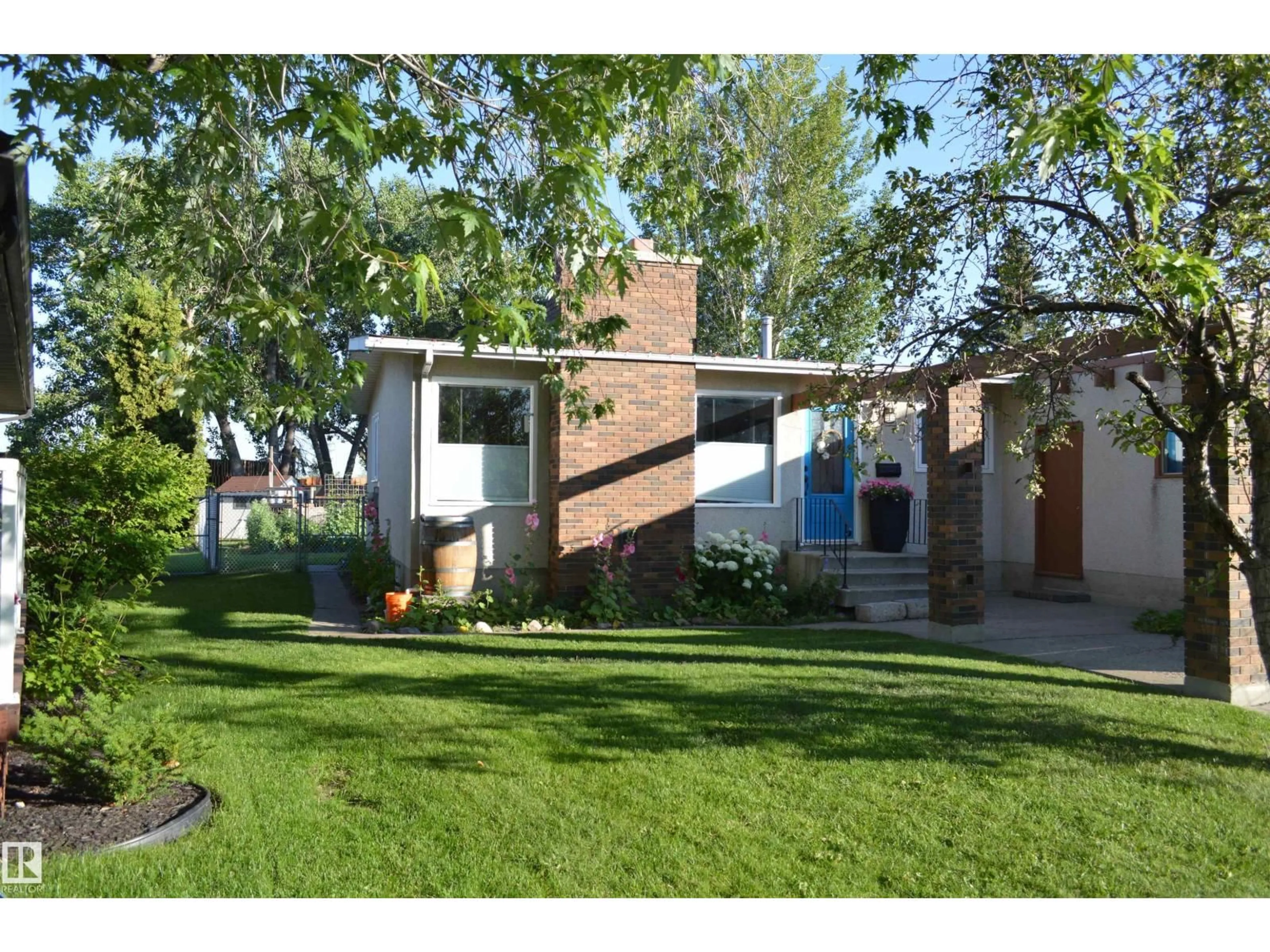 Home with brick exterior material, street for 4208 89 ST, Edmonton Alberta T6K1B9