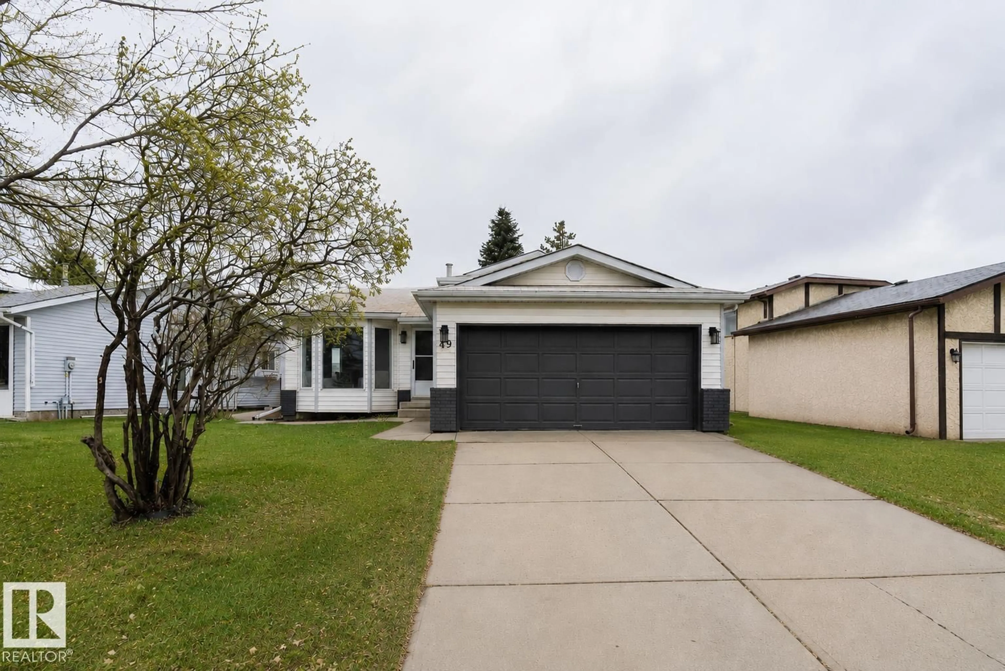 Home with vinyl exterior material, street for 49 DEERBOURNE DR, St. Albert Alberta T8N4R2