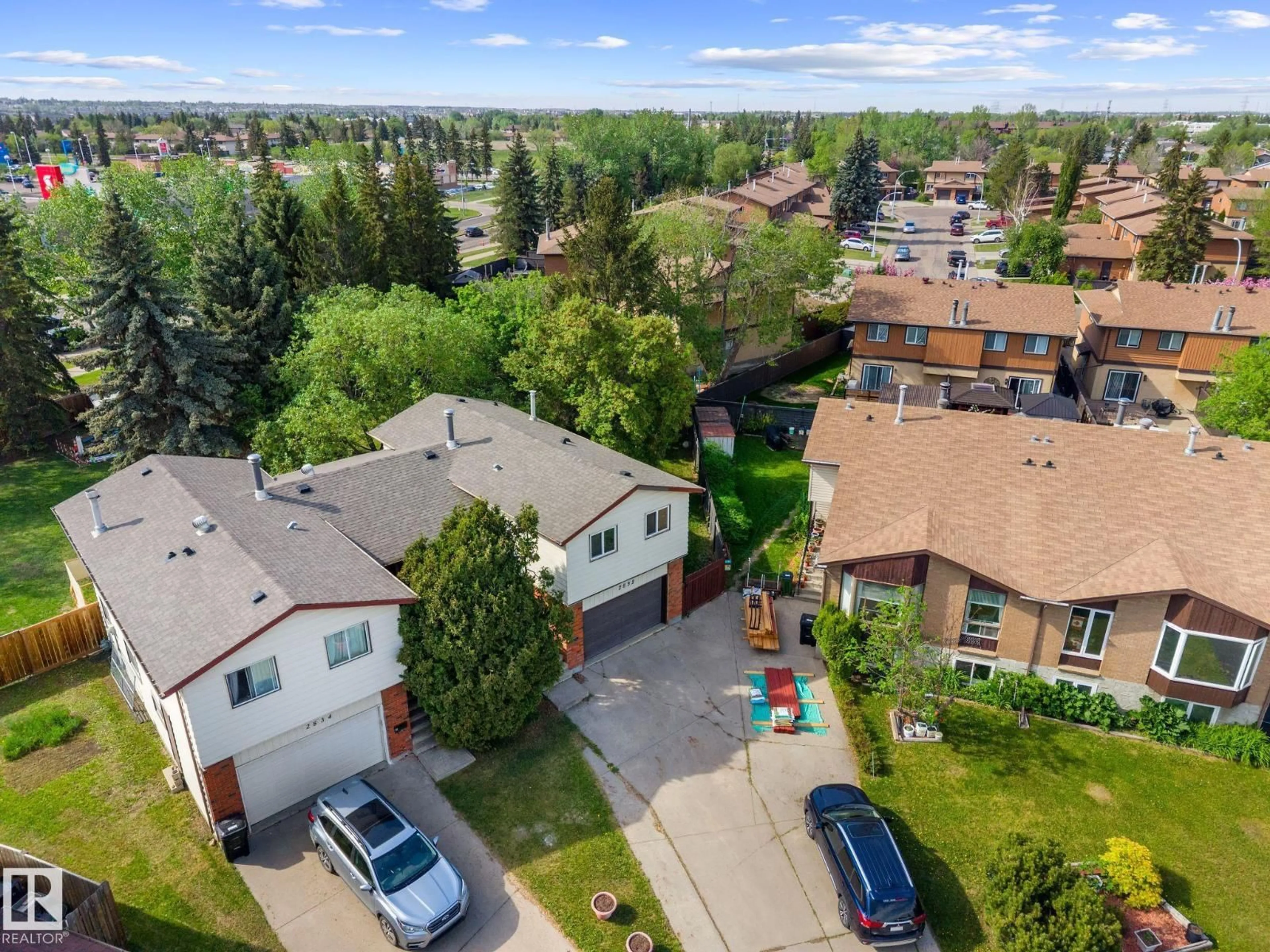 A pic from outside/outdoor area/front of a property/back of a property/a pic from drone, street for 2832 135 AV, Edmonton Alberta T5A3S4