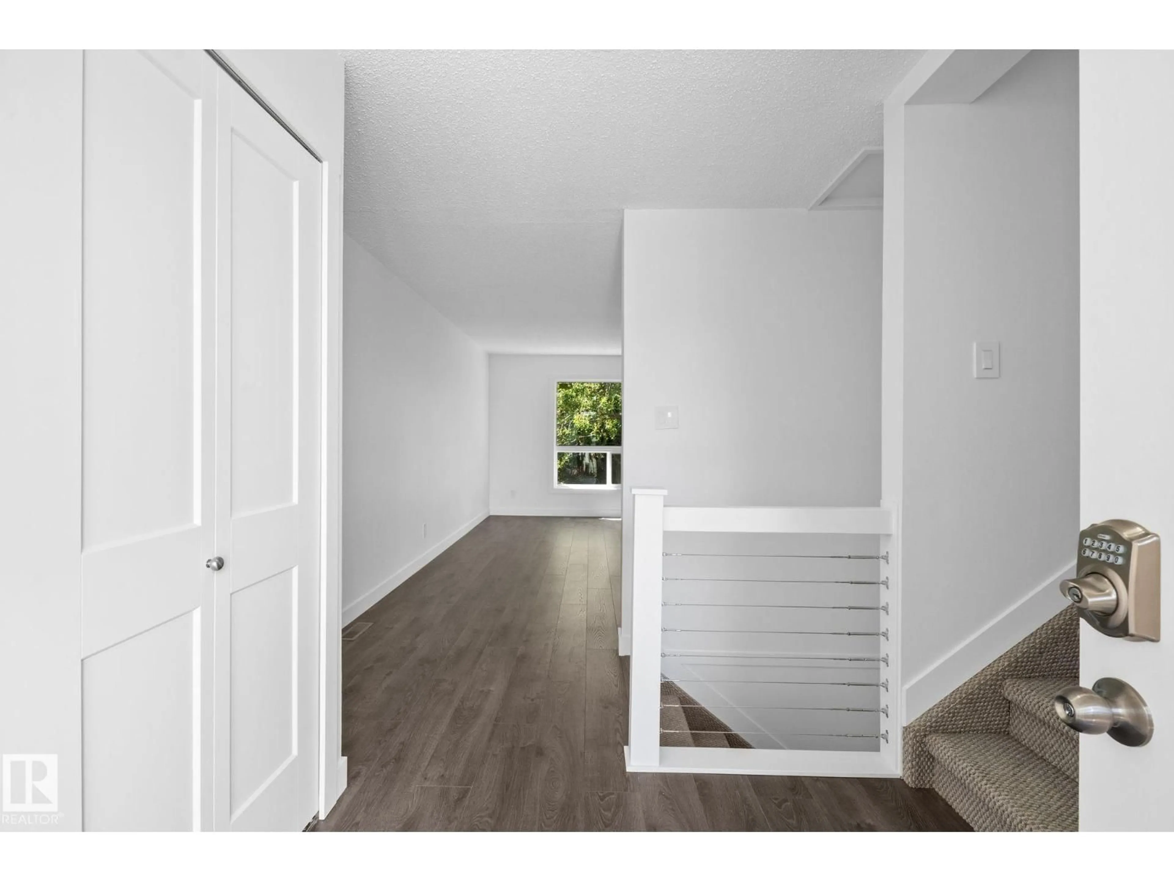 Indoor entryway for 2832 135 AV, Edmonton Alberta T5A3S4