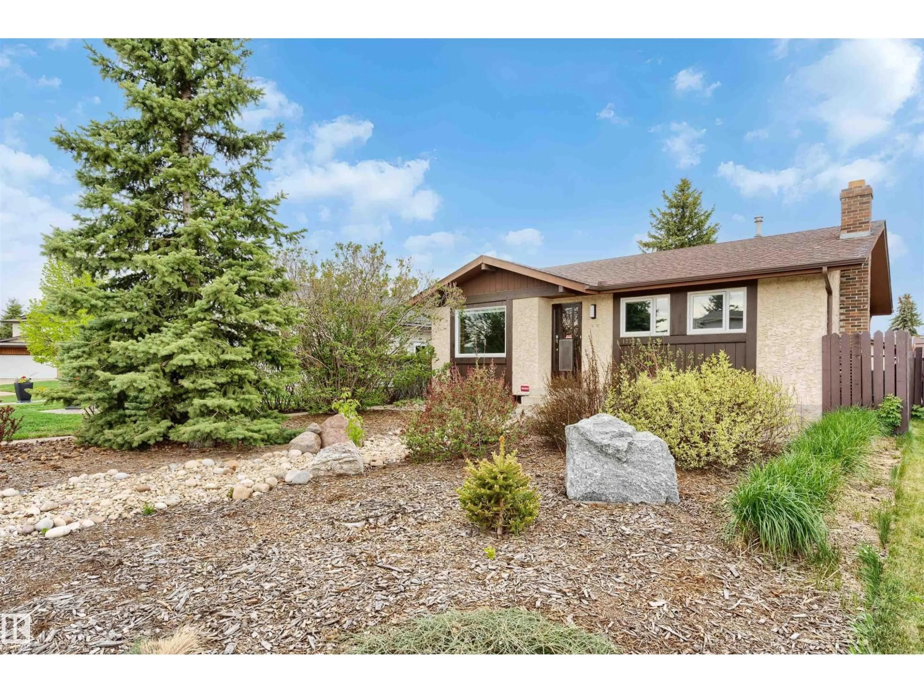 Home with vinyl exterior material, unknown for NW - 1736 36 ST, Edmonton Alberta T6L2P5