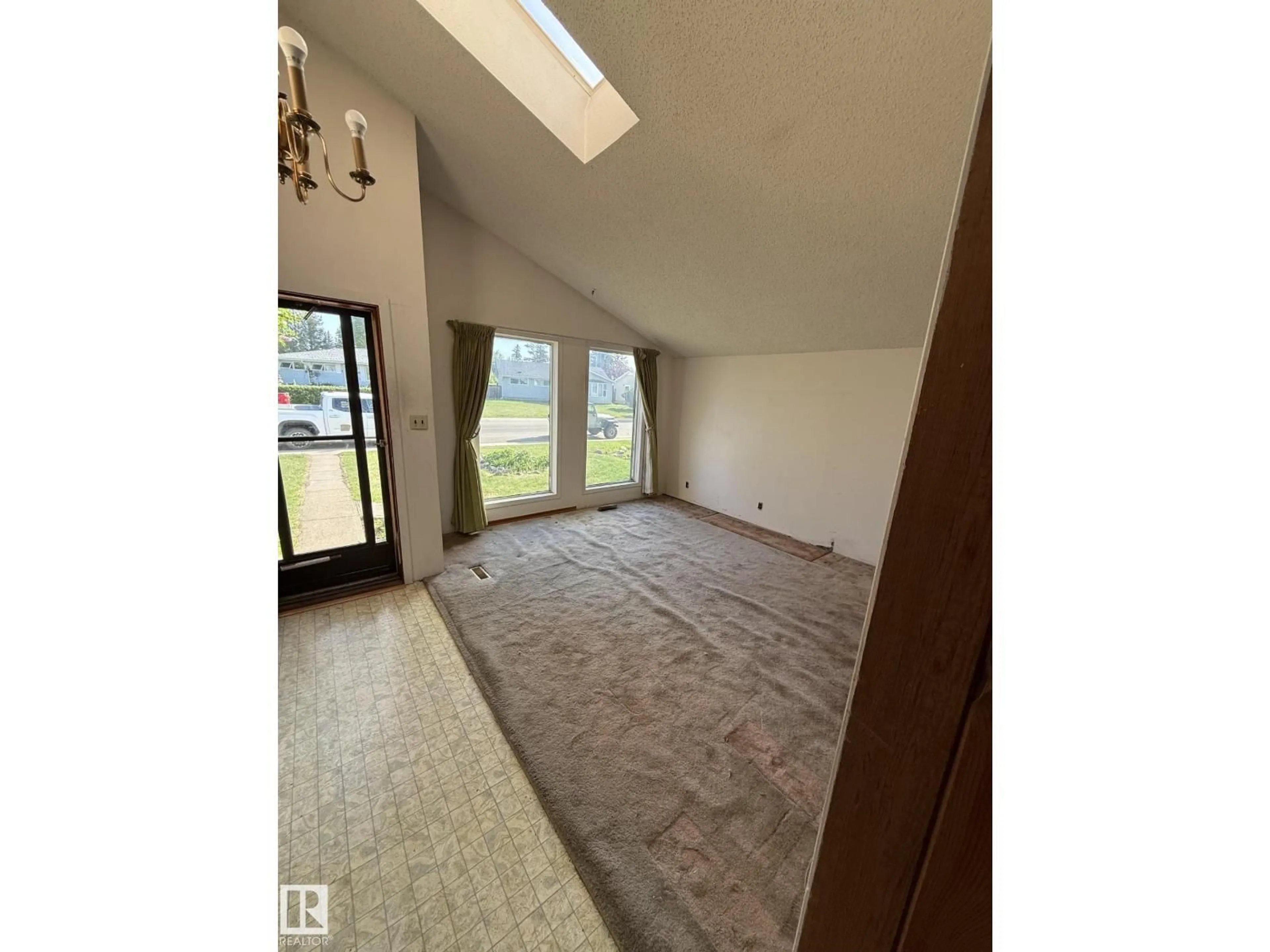 A pic of a room for 15321 109A AVE AVE, Edmonton Alberta T5P1C5