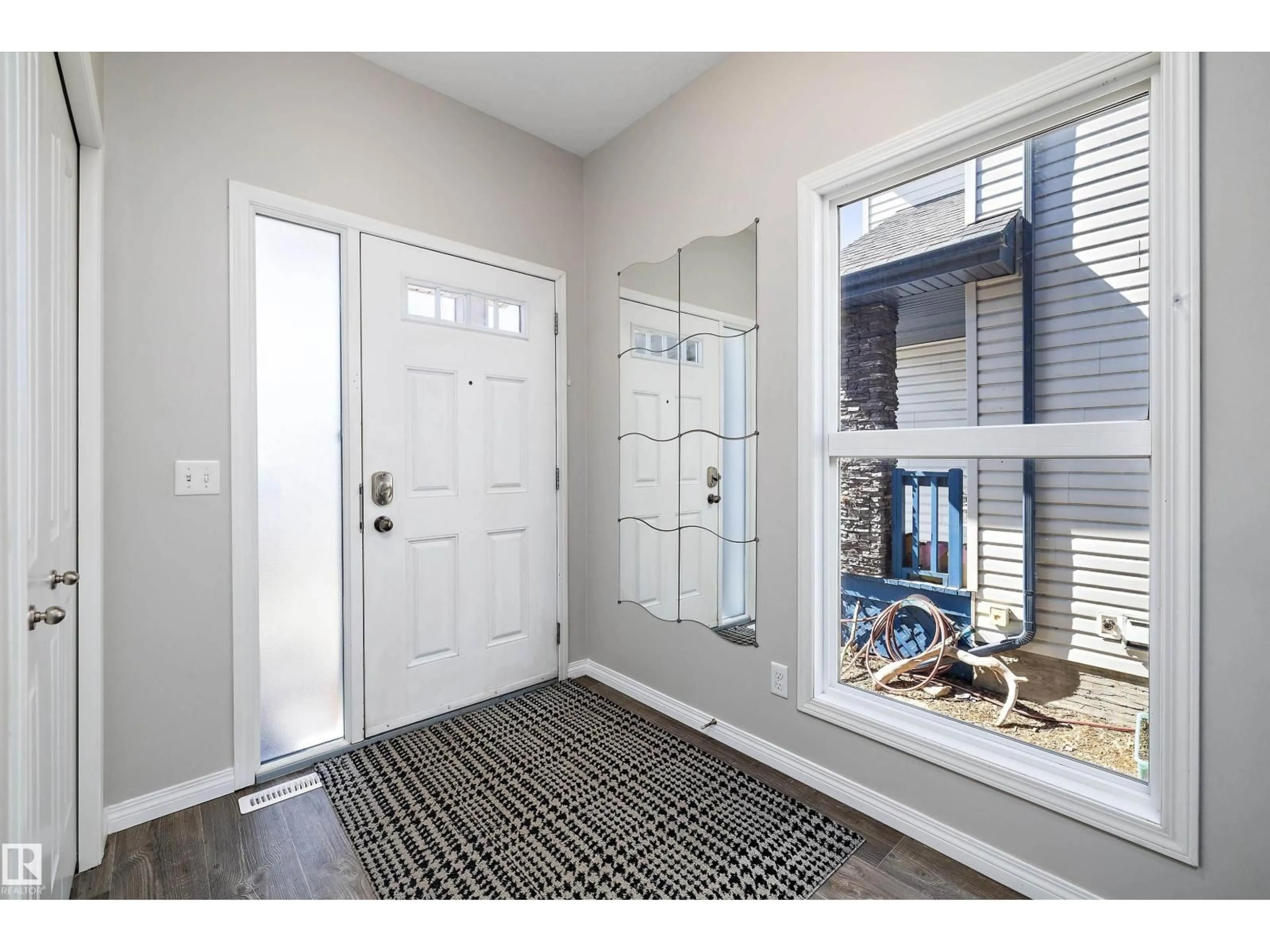 Indoor entryway for 7562 ELLESMERE WY, Sherwood Park Alberta T8N0P6