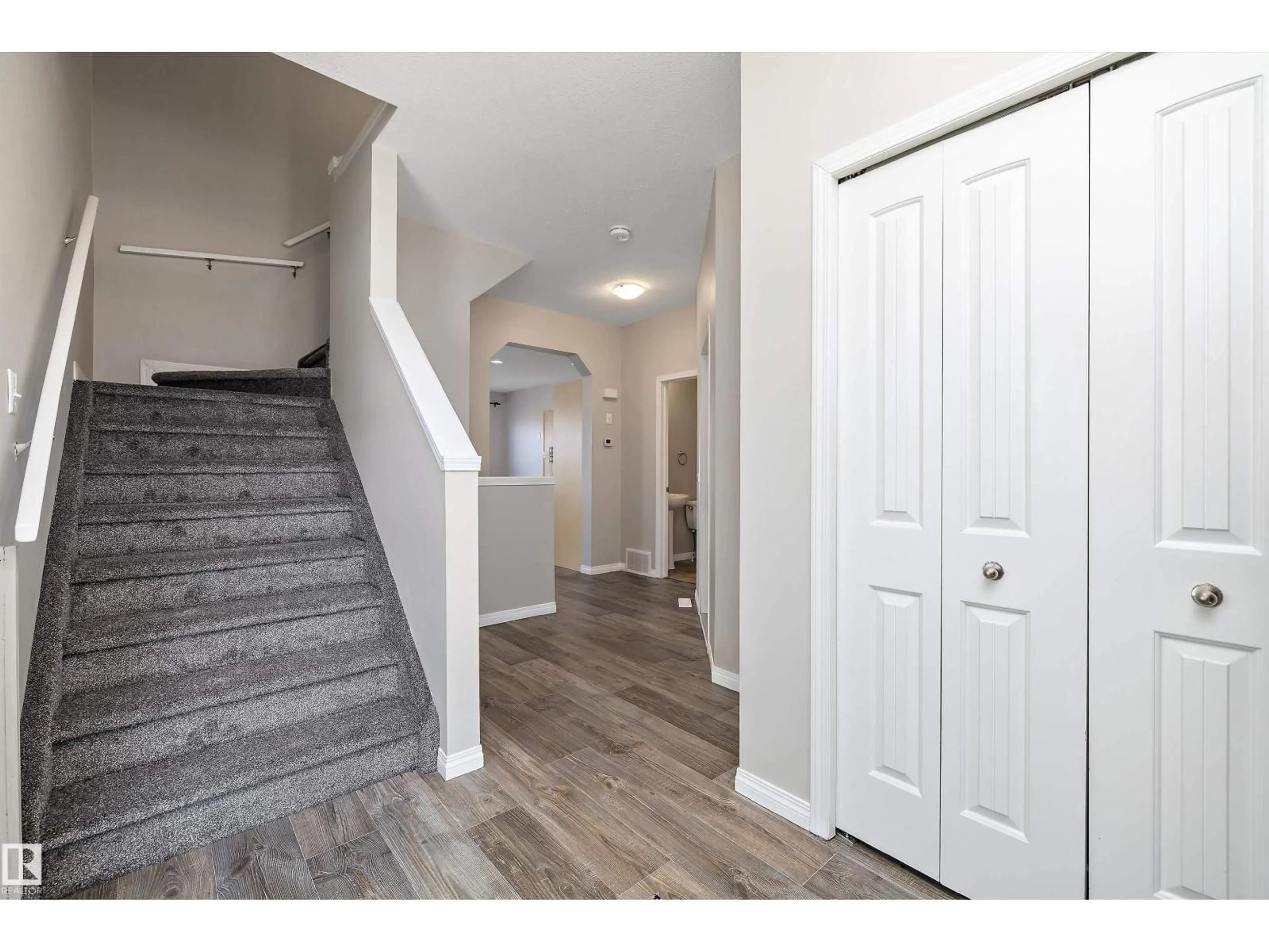 Indoor entryway for 7562 ELLESMERE WY, Sherwood Park Alberta T8N0P6