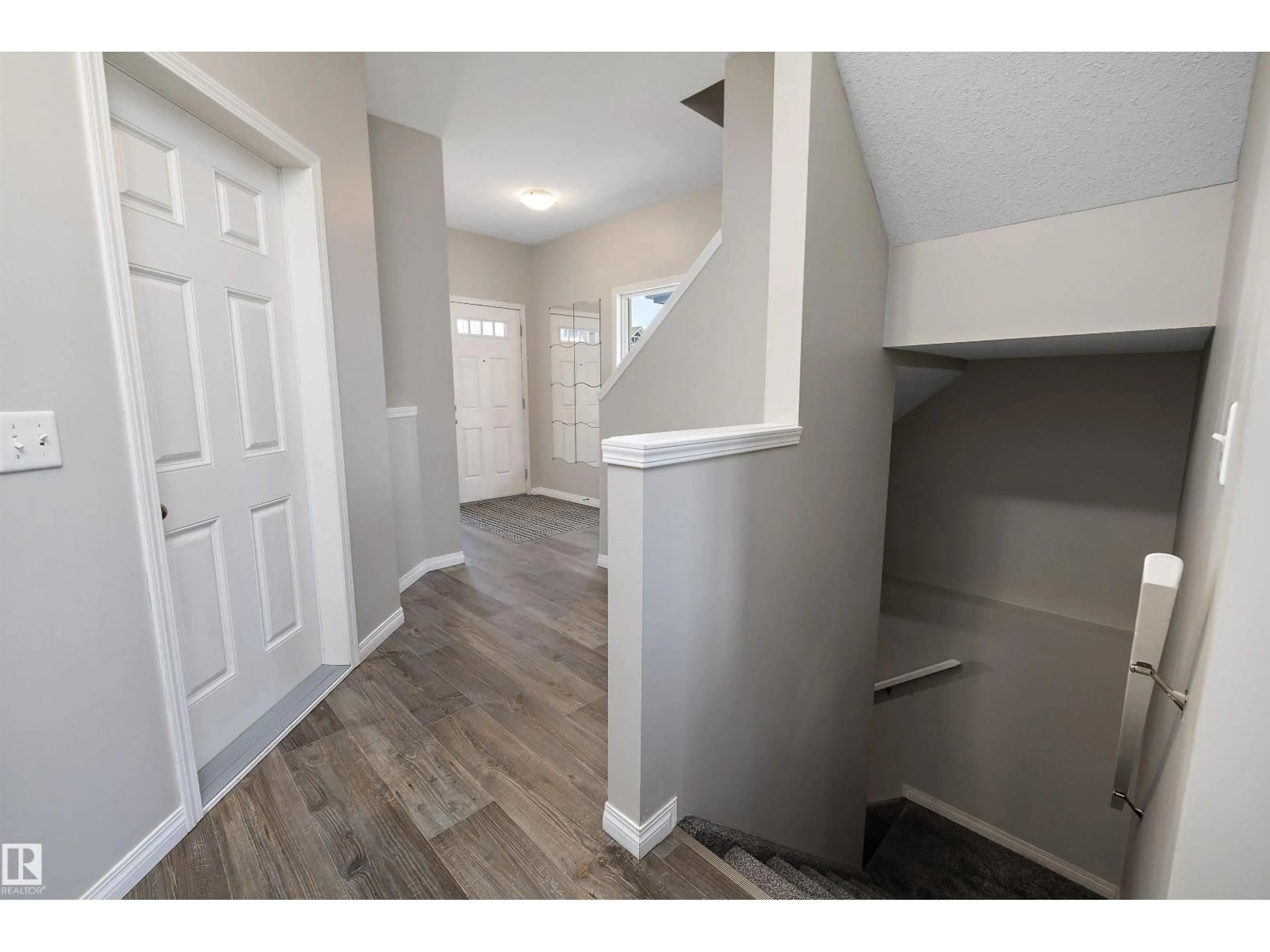 Indoor entryway for 7562 ELLESMERE WY, Sherwood Park Alberta T8N0P6