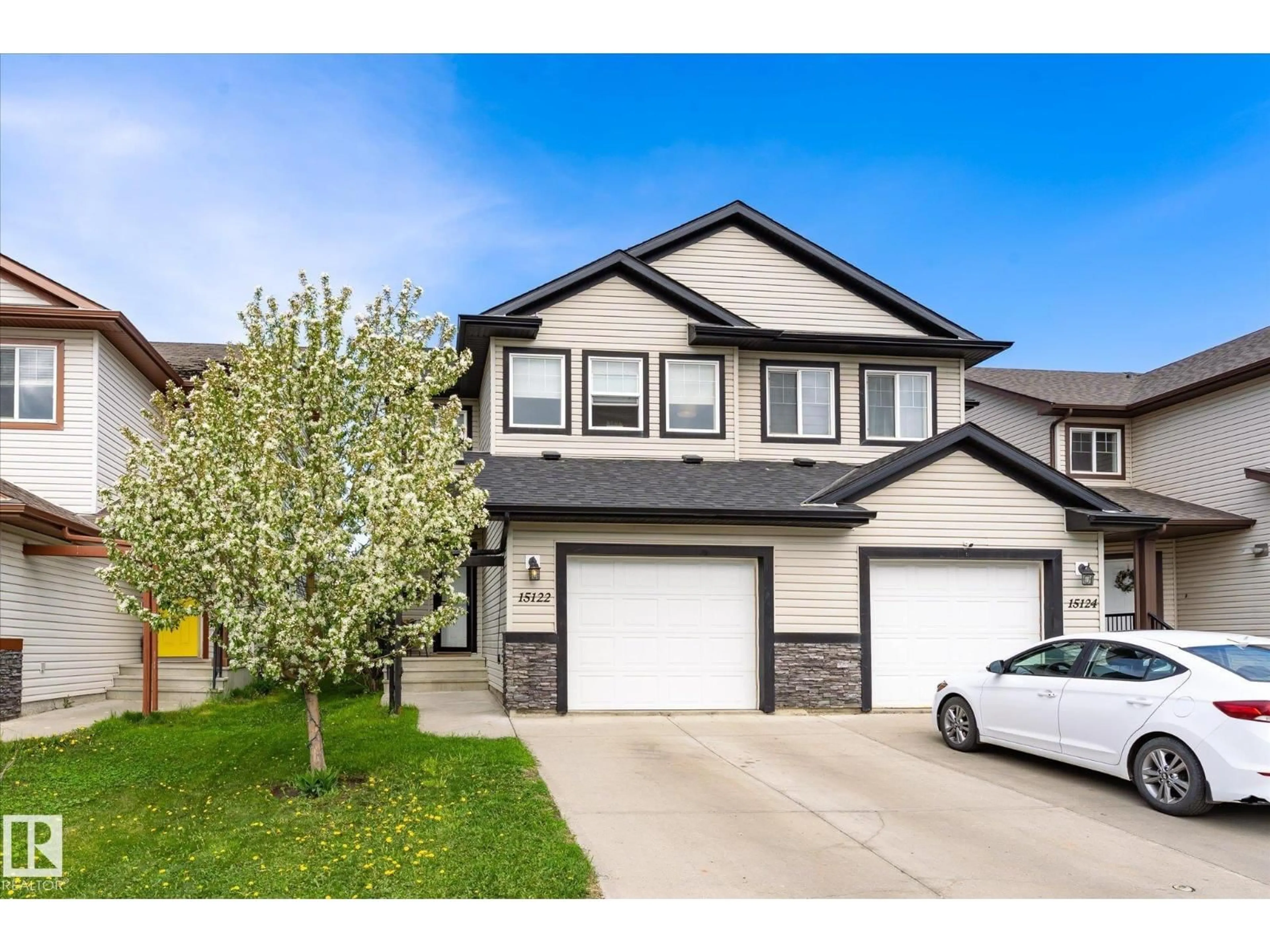 Home with vinyl exterior material, street for 15122 33 ST, Edmonton Alberta T5Y0J7