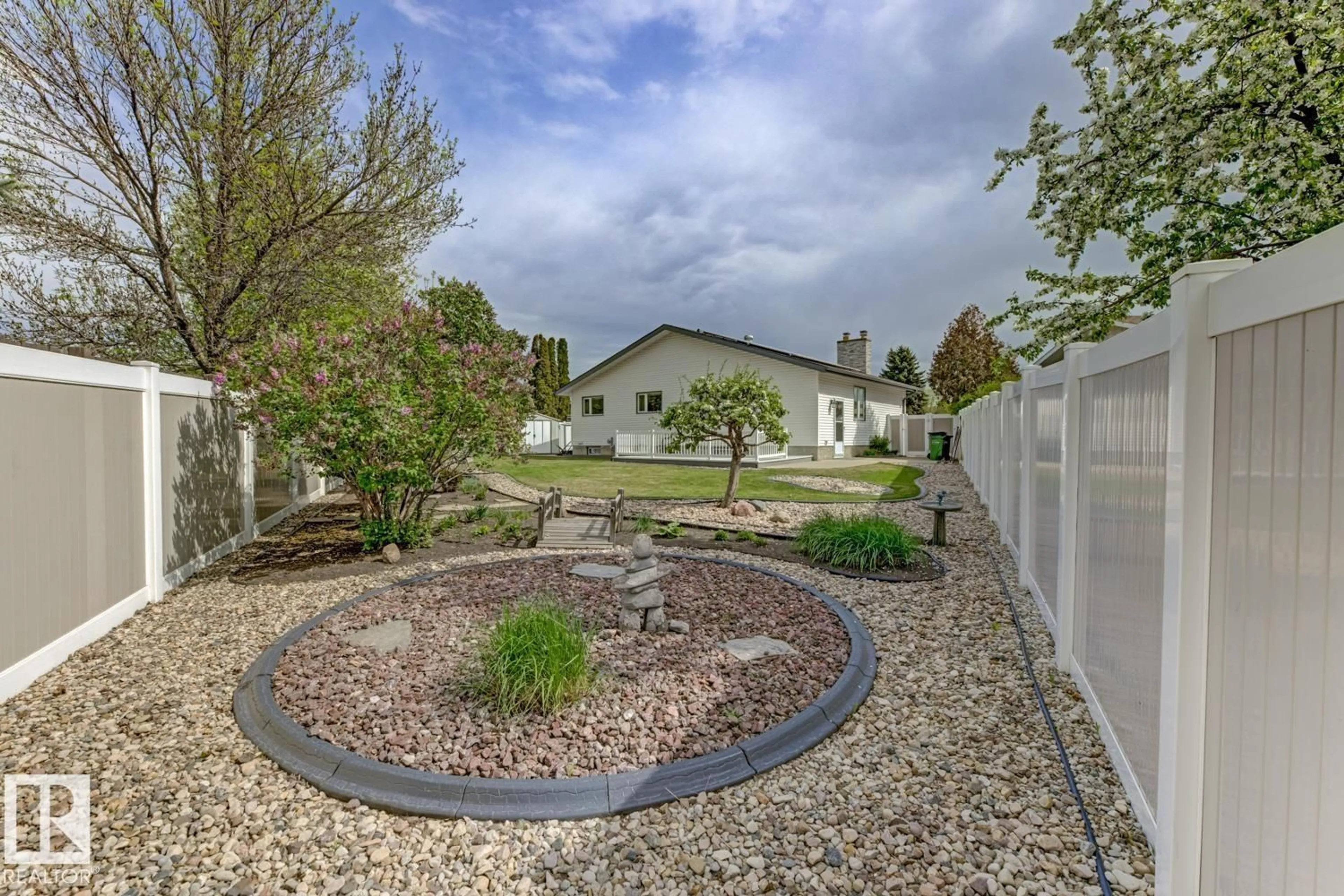 A pic from outside/outdoor area/front of a property/back of a property/a pic from drone, street for 15220 124 ST NW, Edmonton Alberta T5X1Z3