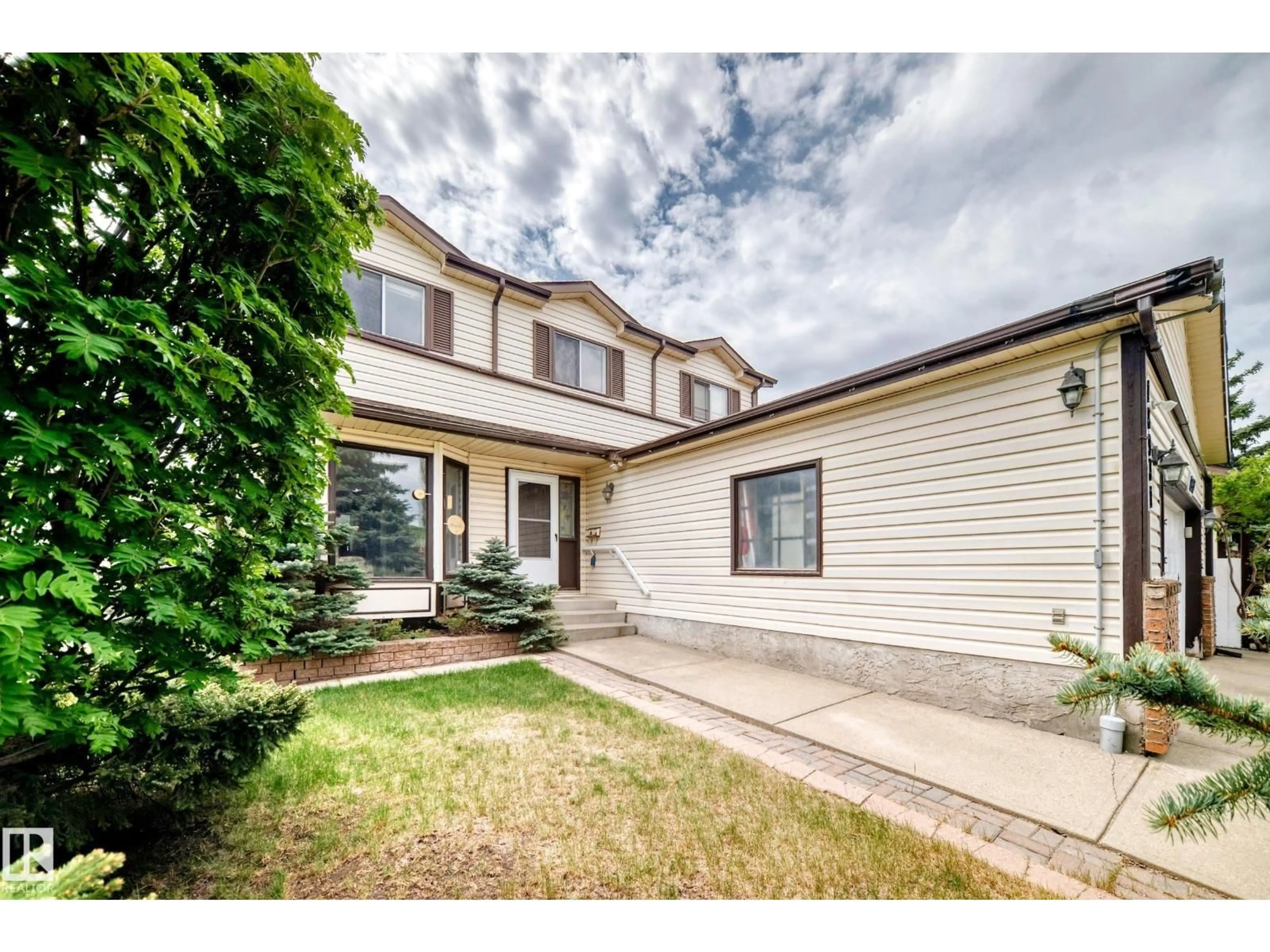 Home with vinyl exterior material, street for 18931 92 AV, Edmonton Alberta T5T5R1