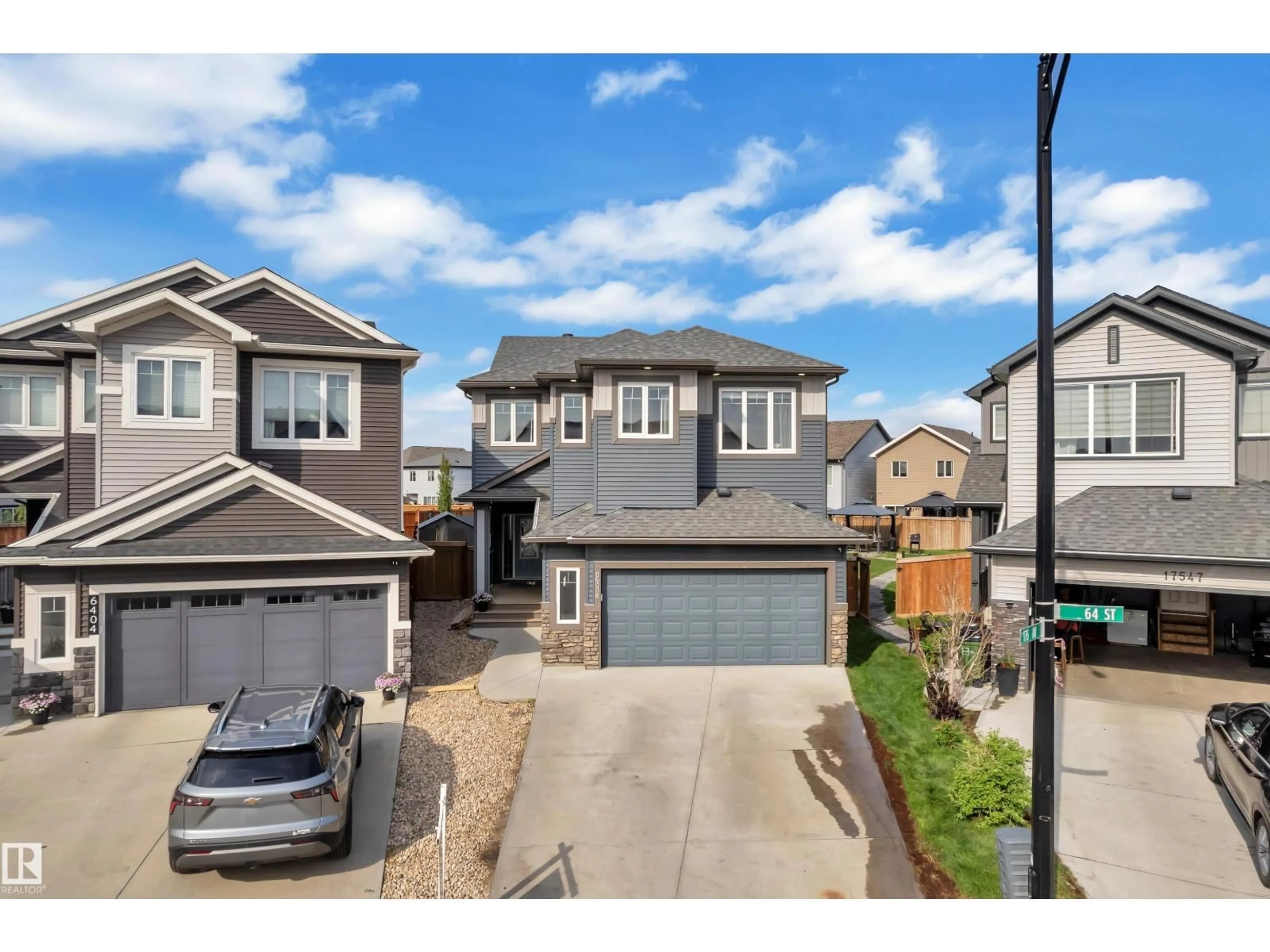 A pic from outside/outdoor area/front of a property/back of a property/a pic from drone, street for NW - 17551 64 ST, Edmonton Alberta T5Y4A9