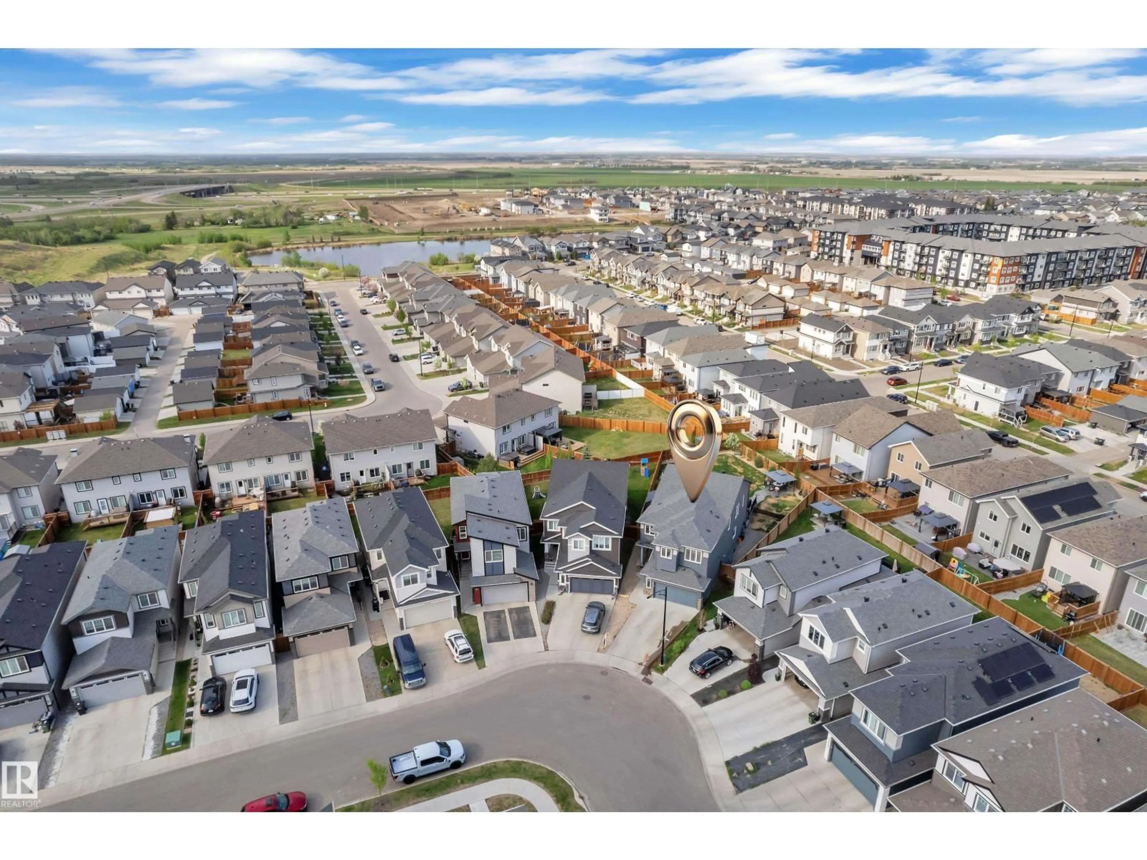A pic from outside/outdoor area/front of a property/back of a property/a pic from drone, street for NW - 17551 64 ST, Edmonton Alberta T5Y4A9