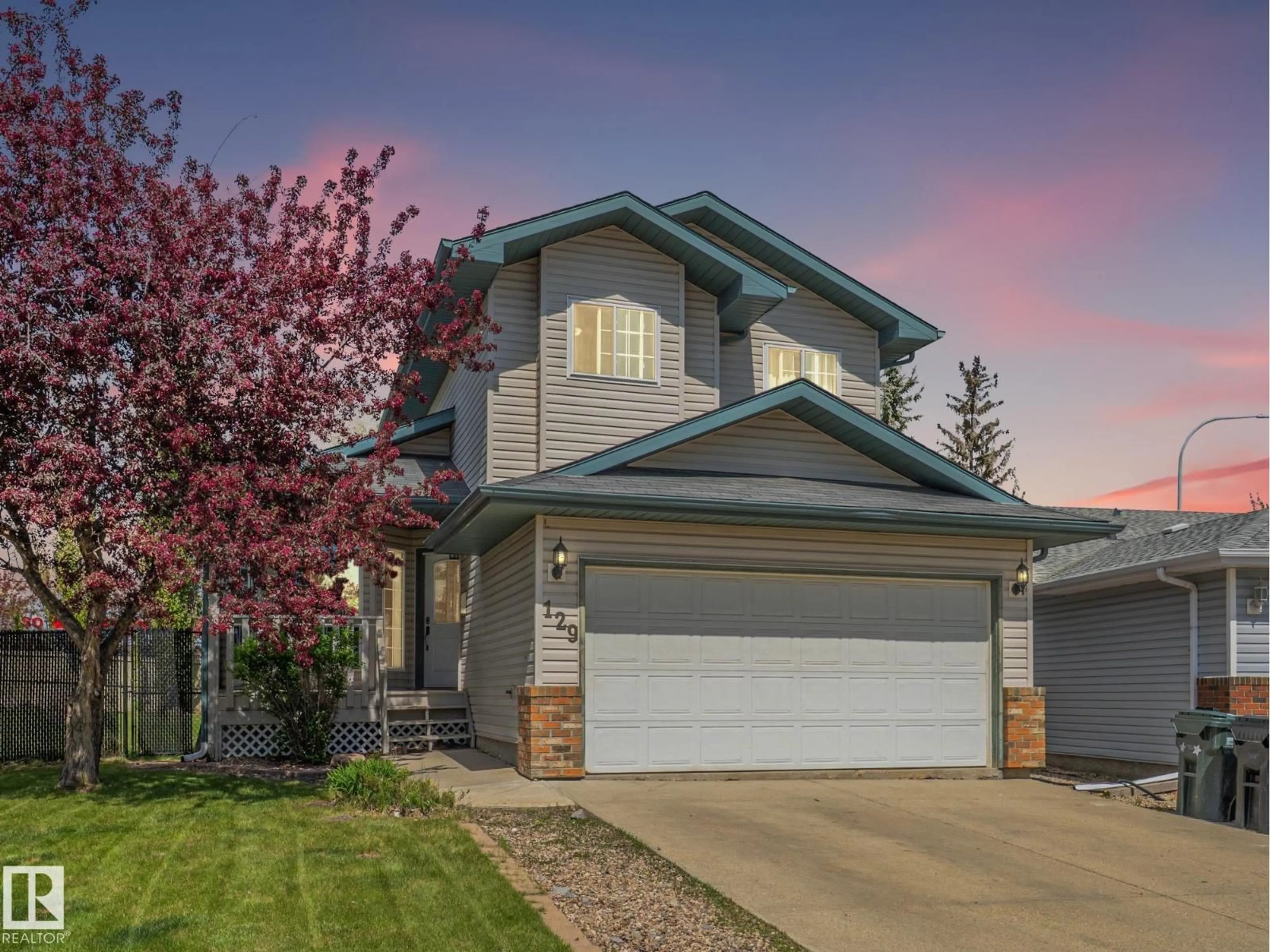 Home with vinyl exterior material, street for 129 REGENCY DR, Sherwood Park Alberta T8A5R9