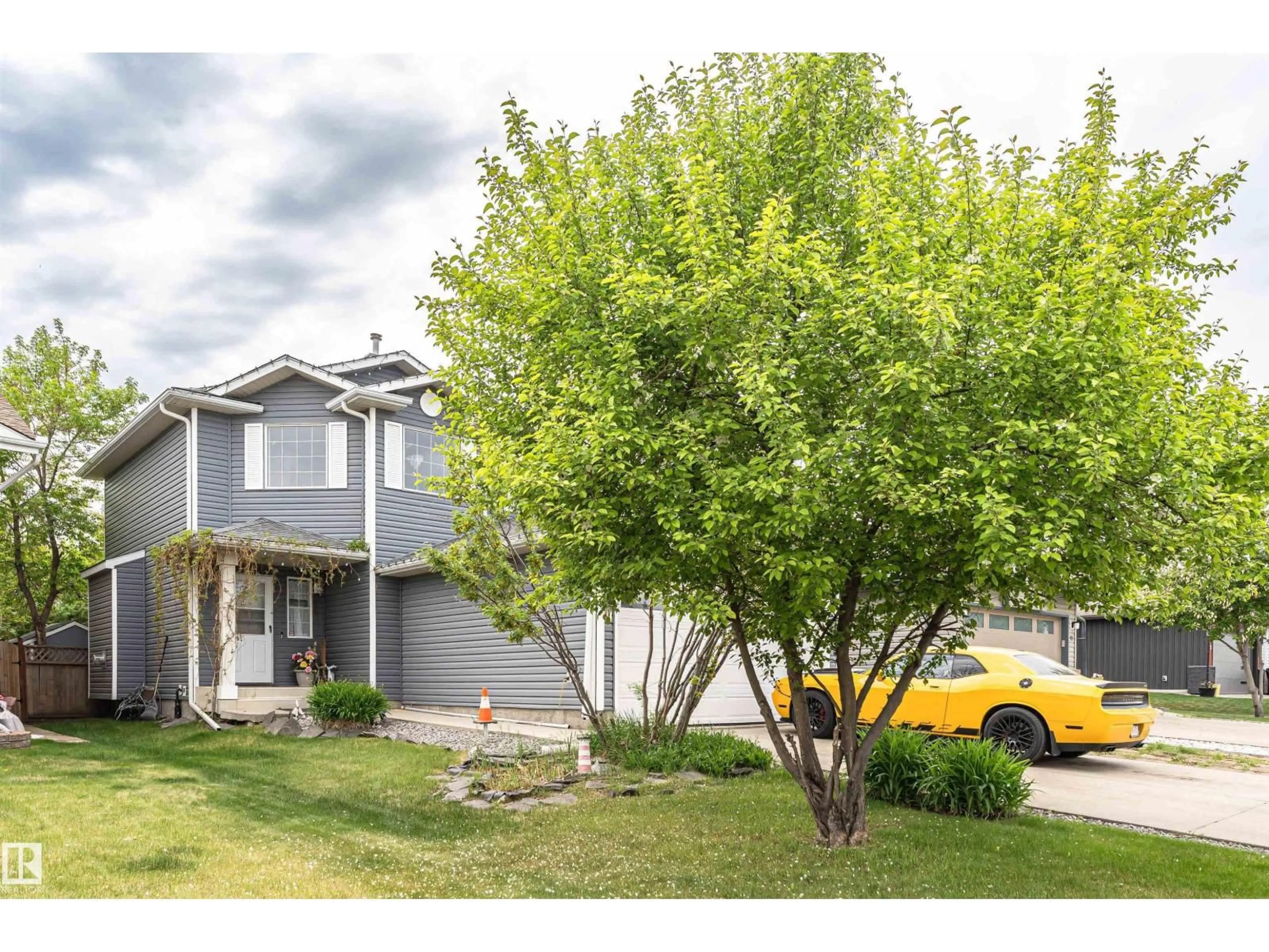 Home with vinyl exterior material, street for 9 LANGLEY CR, Spruce Grove Alberta T7X4A7