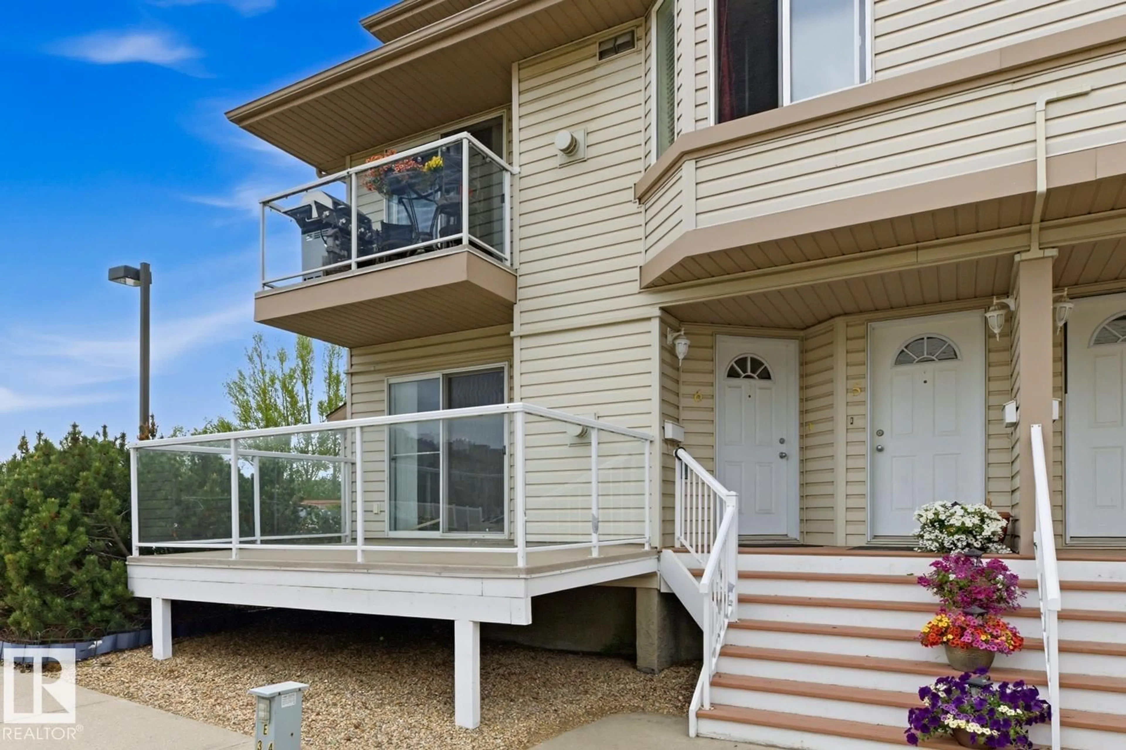 Home with vinyl exterior material, water/lake/river/ocean view for #6 - 2505 42 ST, Edmonton Alberta T6L7G8