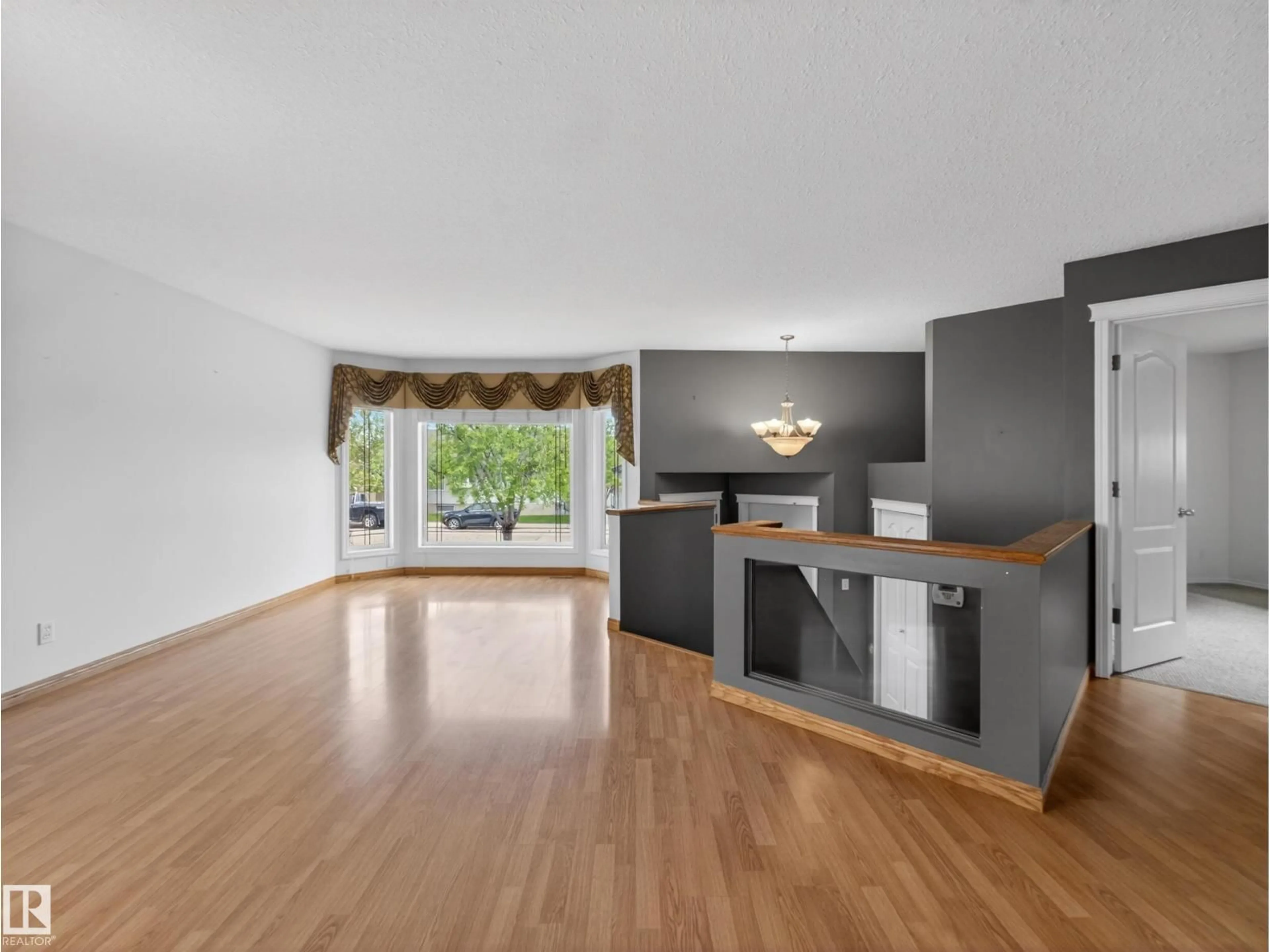 Open concept kitchen, wood/laminate floor for 108 RIDGEPOINT WY, Sherwood Park Alberta T8A6B3