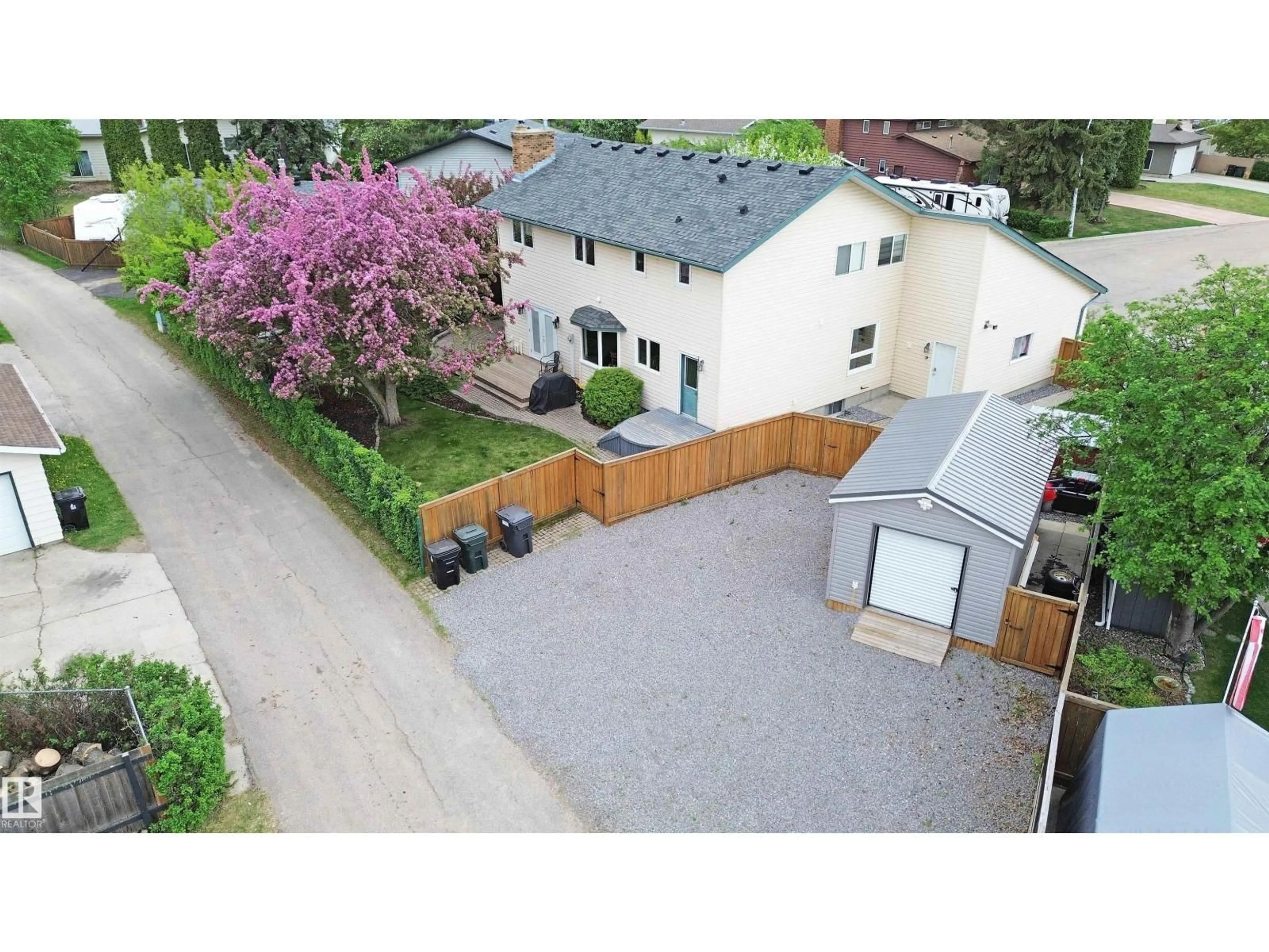 A pic from outside/outdoor area/front of a property/back of a property/a pic from drone, street for 6 MARLBORO PL, Spruce Grove Alberta T7X2P1