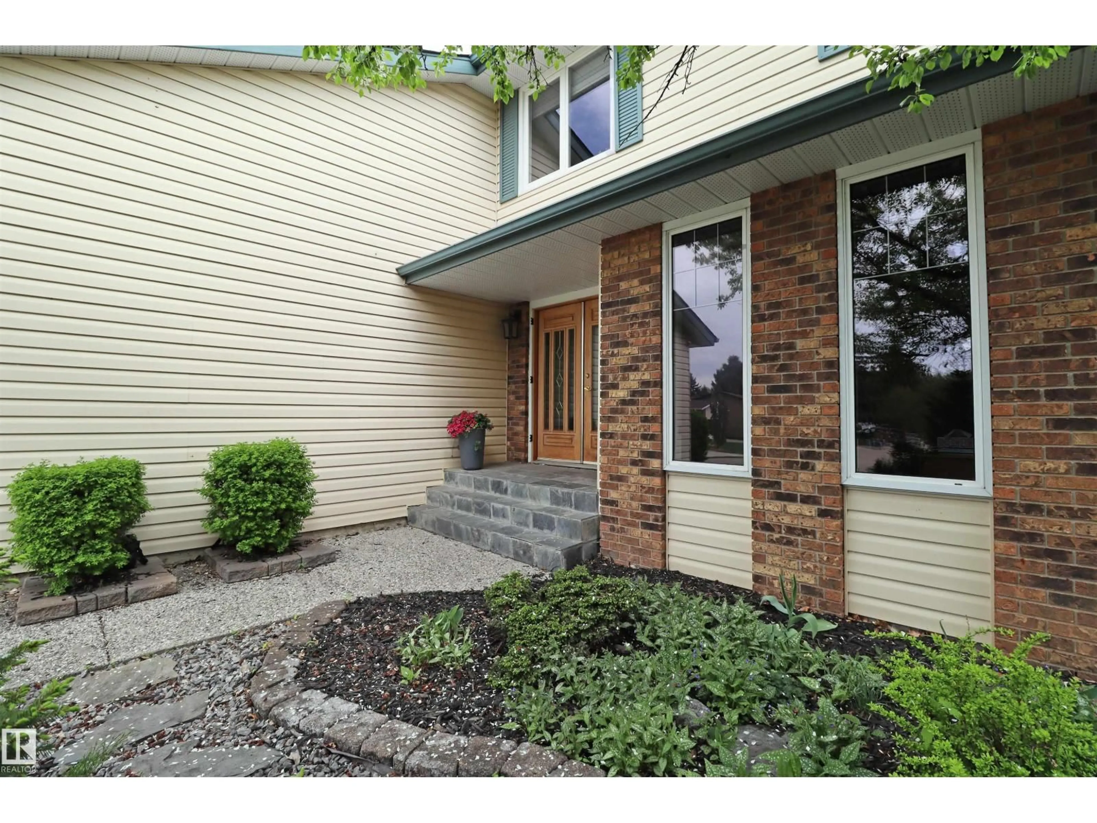Indoor entryway for 6 MARLBORO PL, Spruce Grove Alberta T7X2P1