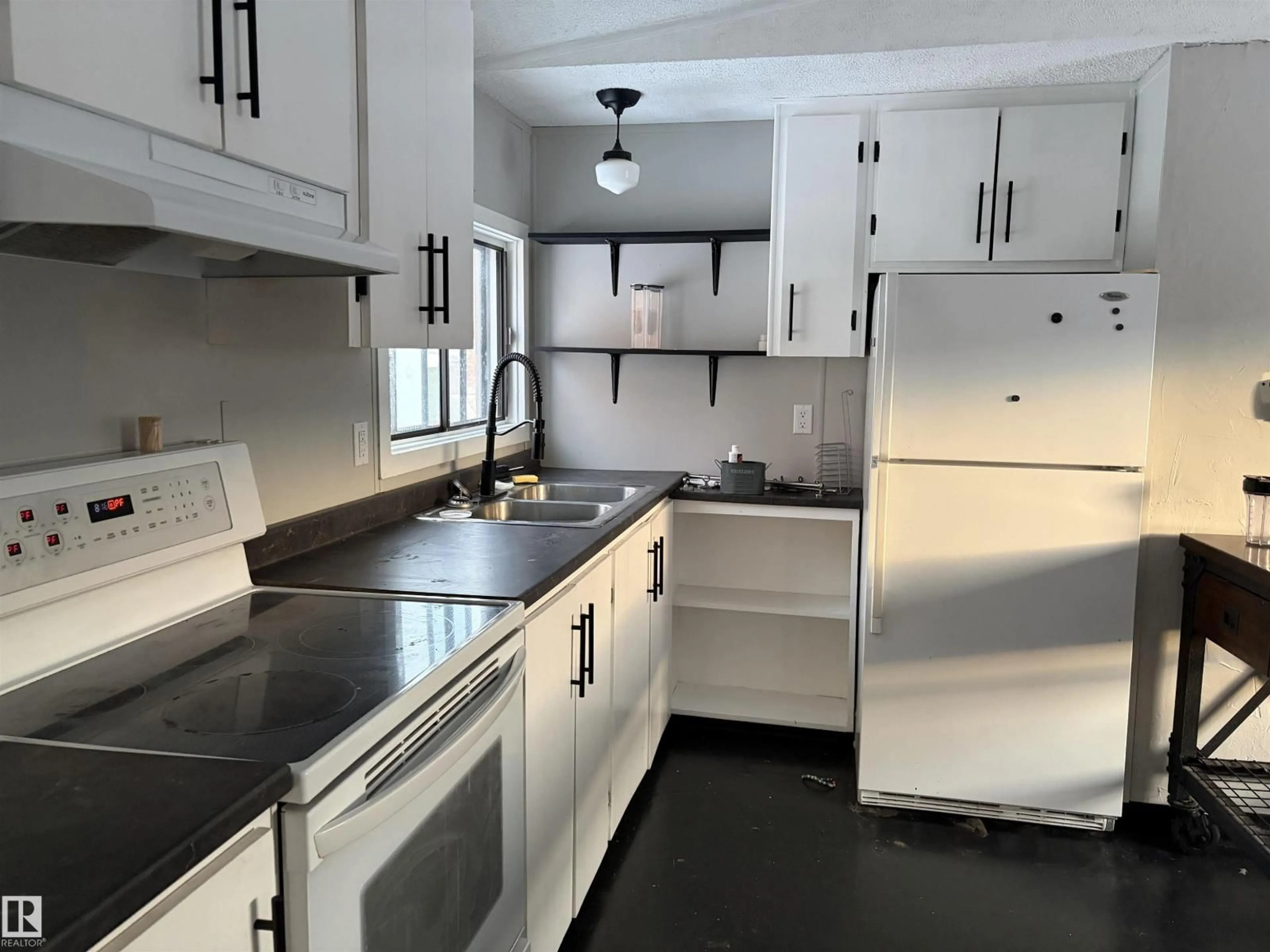 Standard kitchen, unknown for 4530 MARIA CLOSE, Smoky Lake Town Alberta T0A3C0