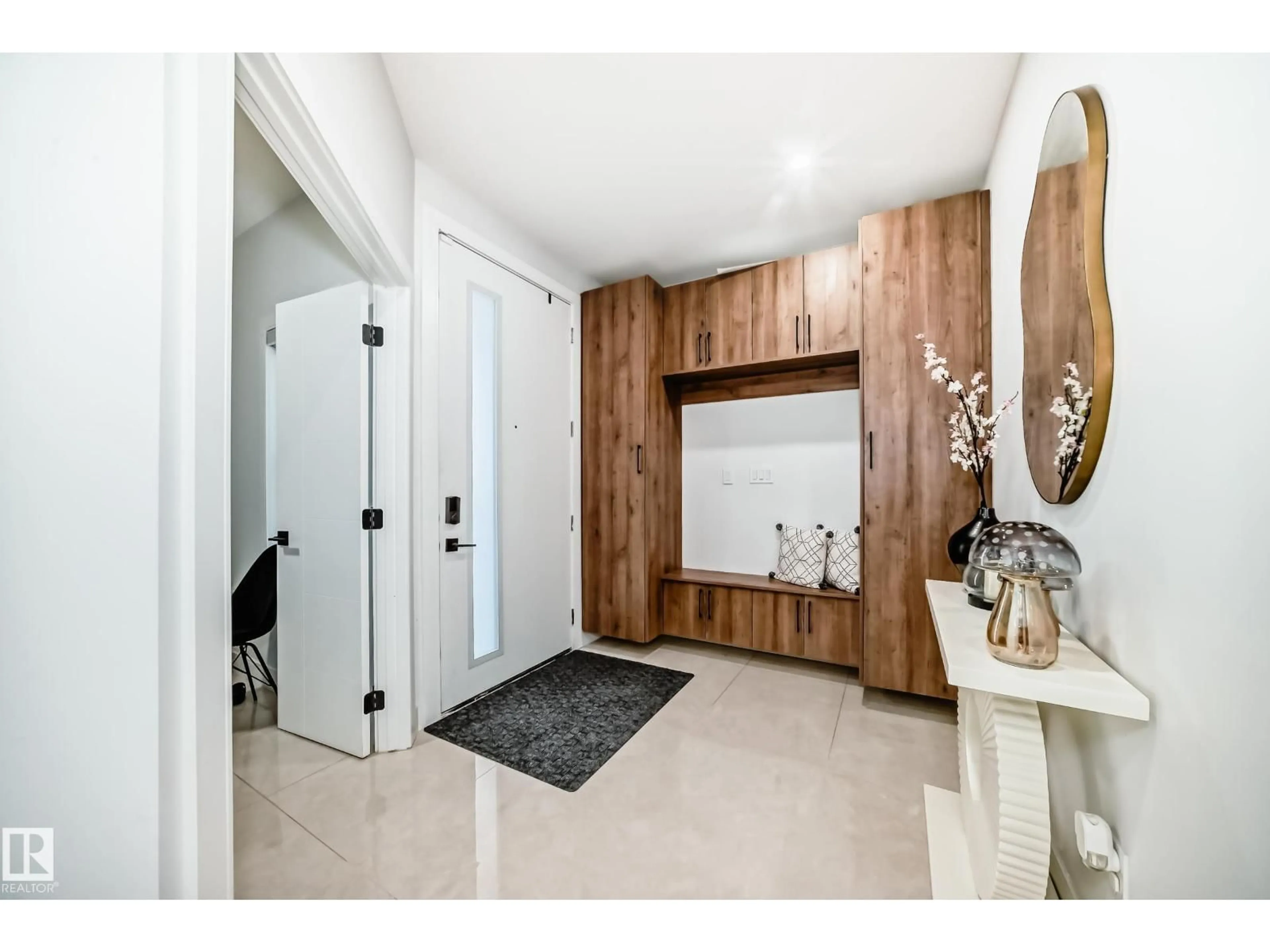 Indoor entryway for 6863 171 AV, Edmonton Alberta T5Z0W2