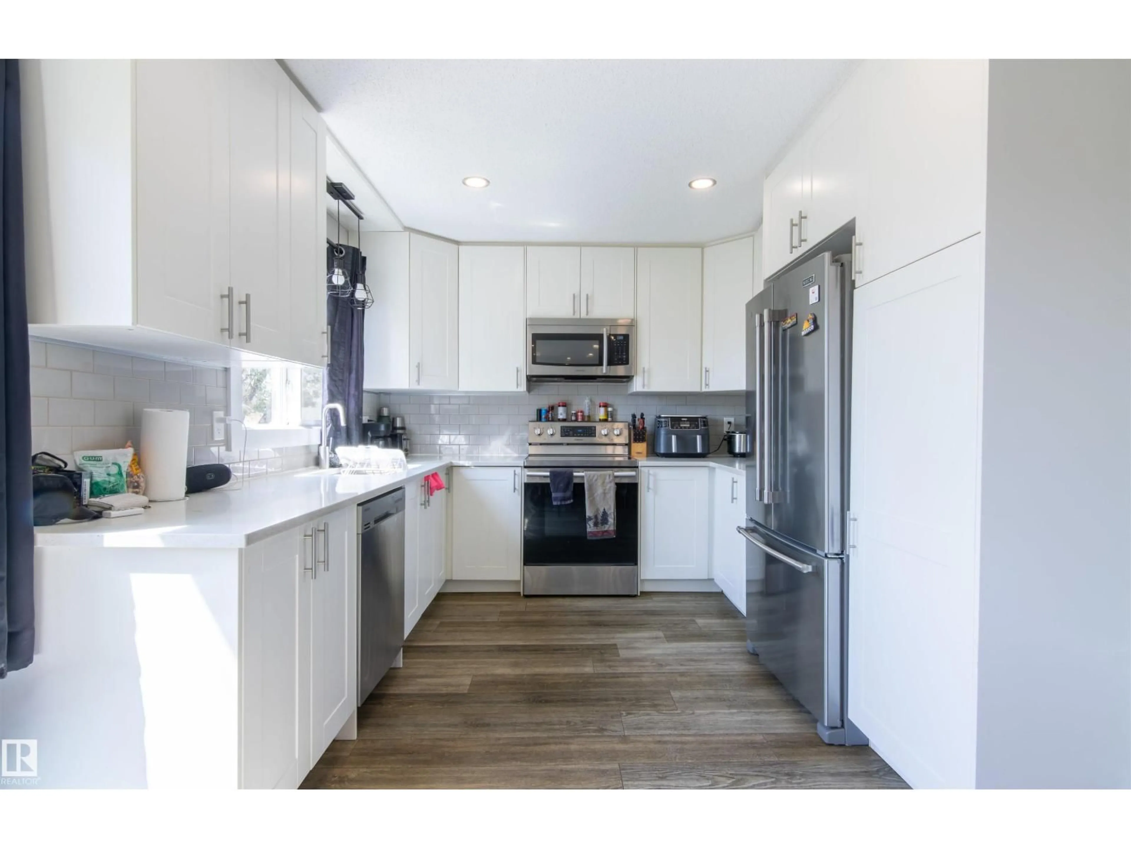 Open concept kitchen, unknown for 7115 39A AV, Edmonton Alberta T6K0R7