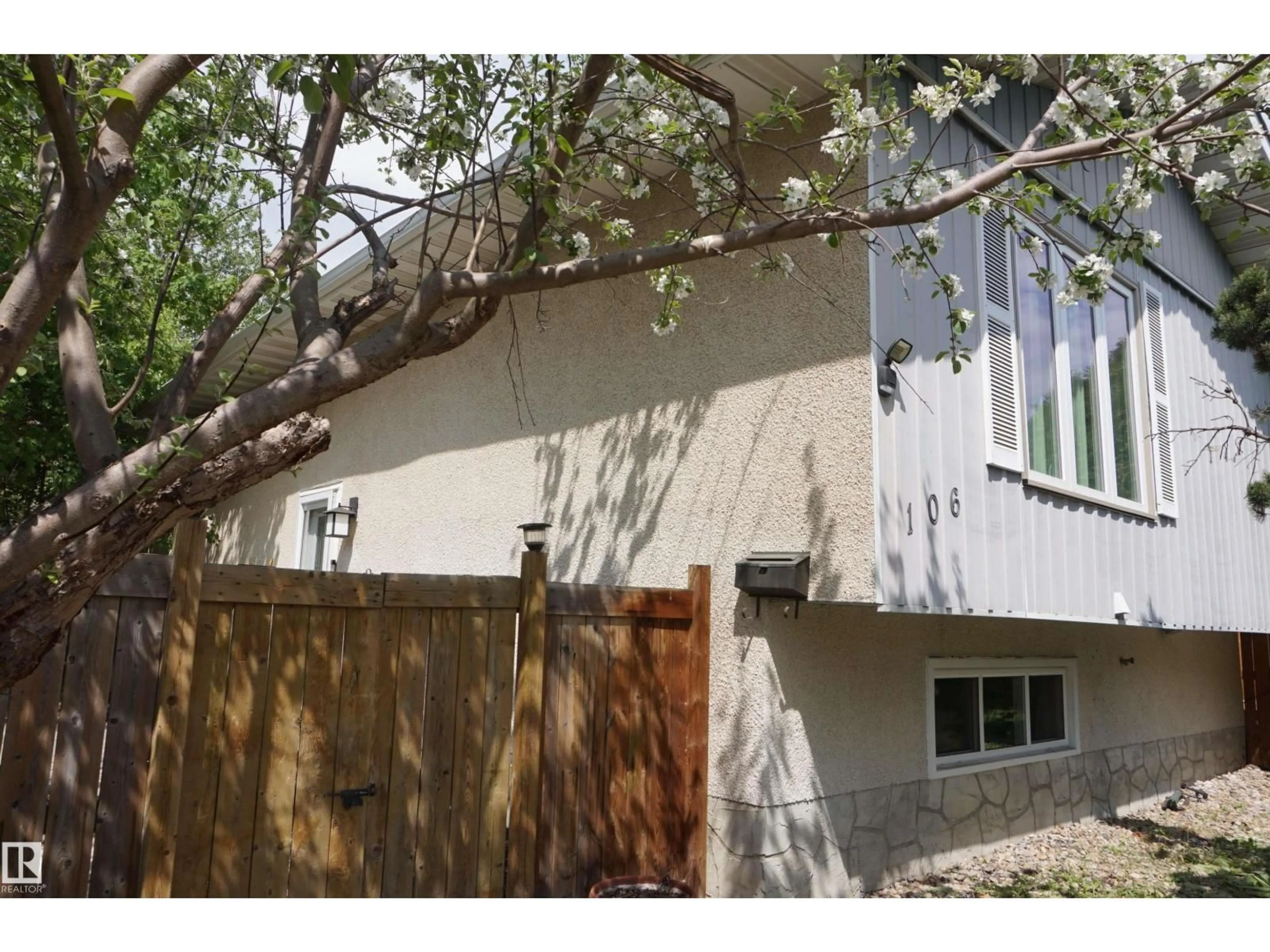 Home with vinyl exterior material, street for 106 GREENGROVE AV, Sherwood Park Alberta T8A3C6