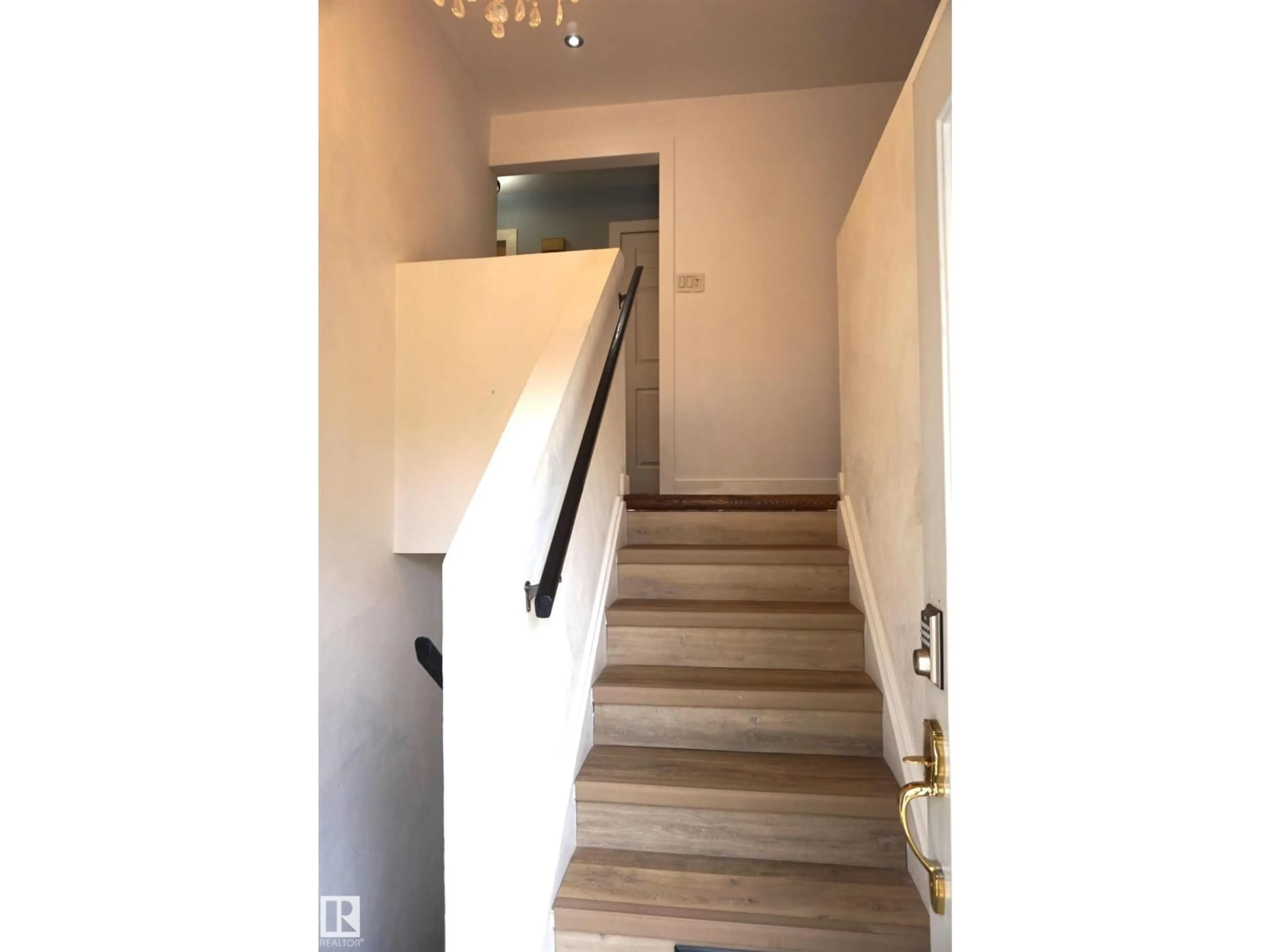 Stairs for 106 GREENGROVE AV, Sherwood Park Alberta T8A3C6