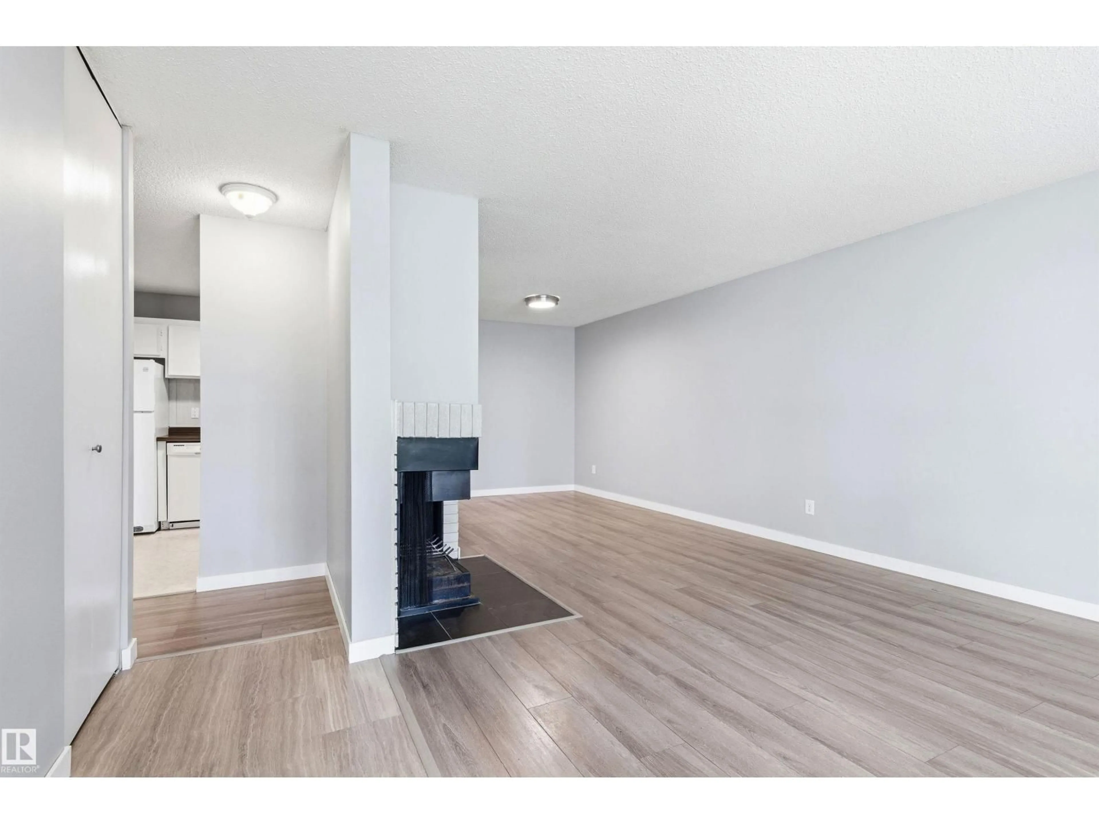 A pic of a room for 2005 SADDLEBACK RD, Edmonton Alberta T6J4T4
