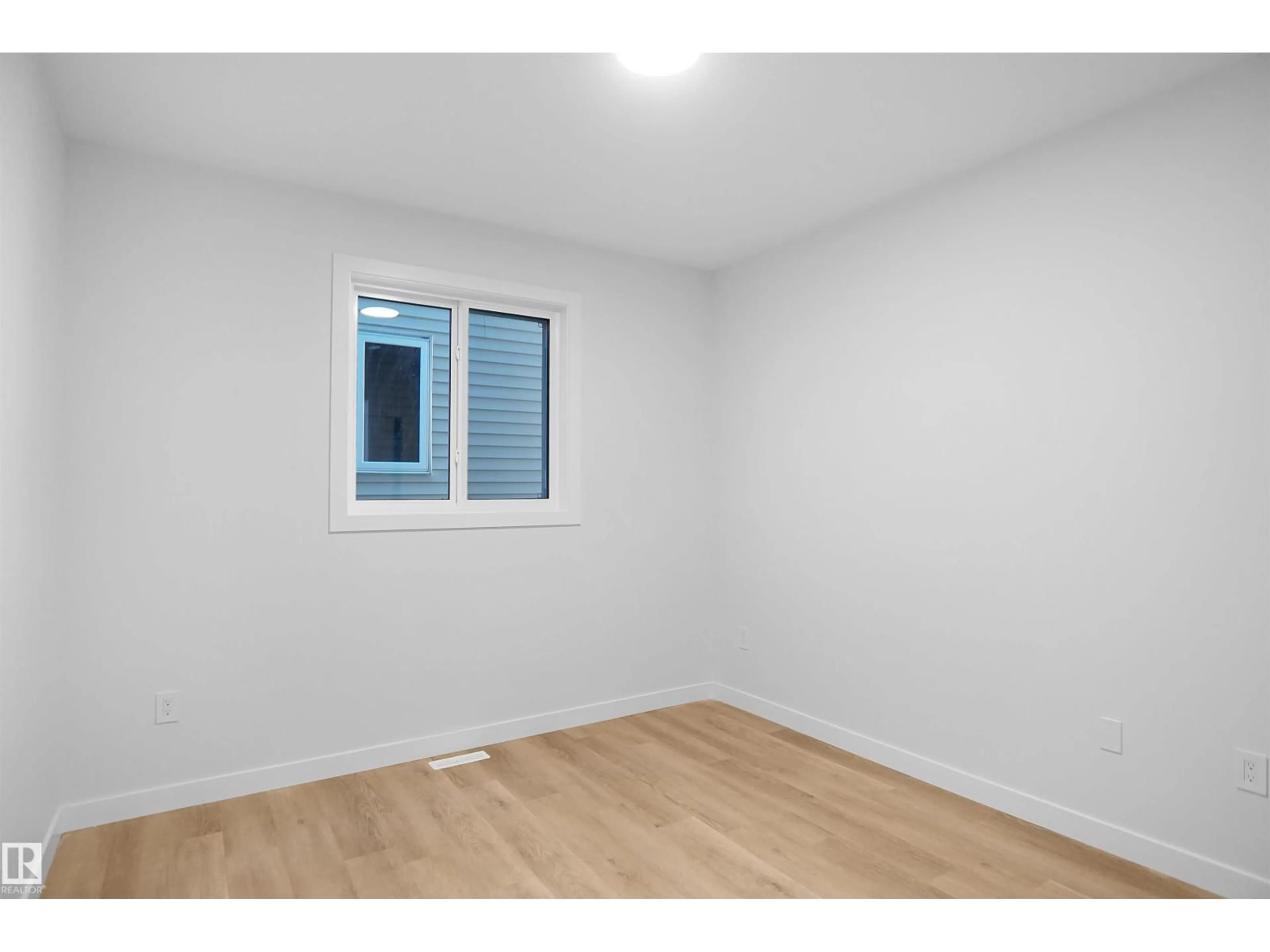 A pic of a room for SW - 6403 29 AVE, Edmonton Alberta T6X3M8