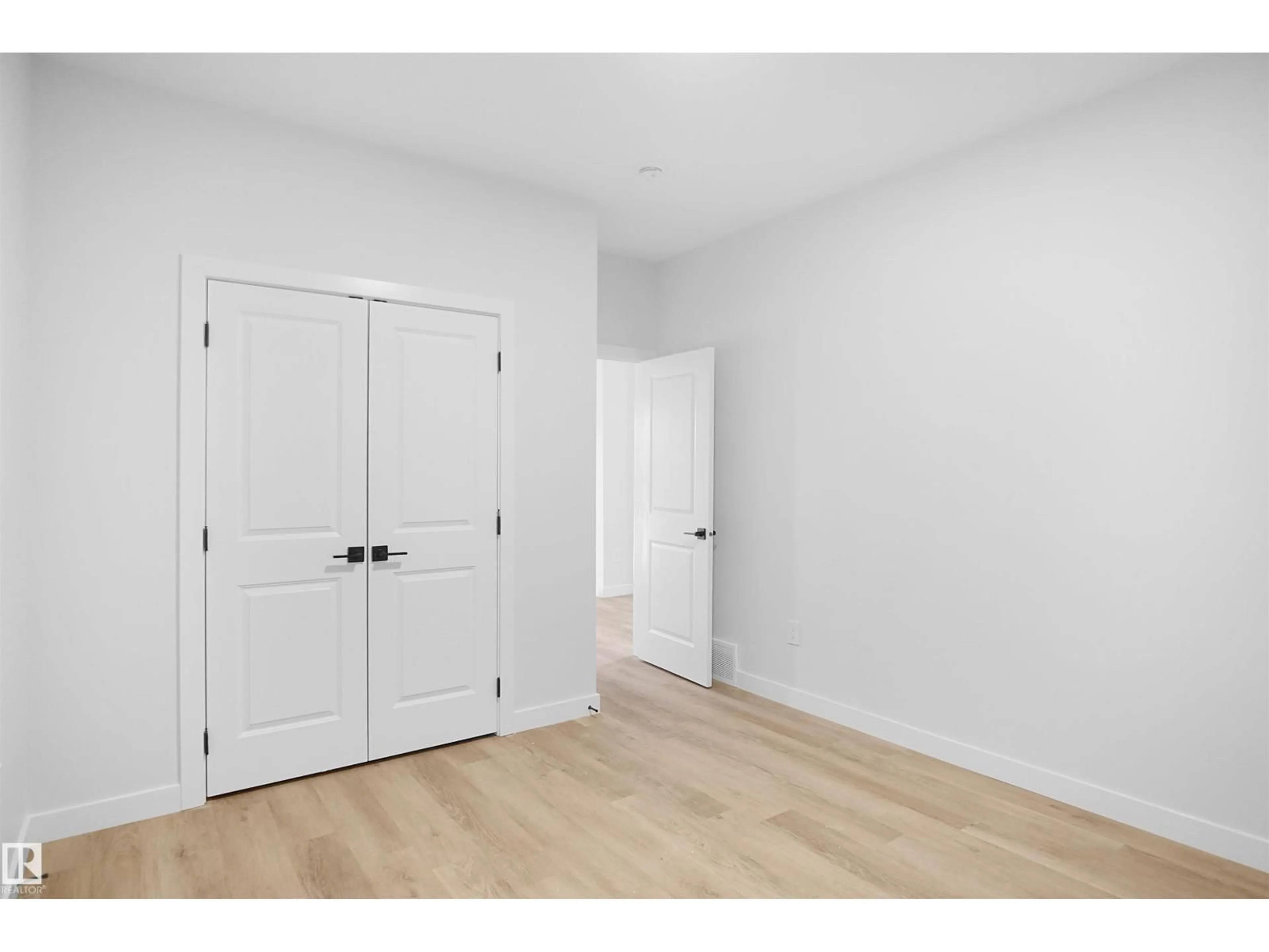 Unknown for SW - 6403 29 AVE, Edmonton Alberta T6X3M8