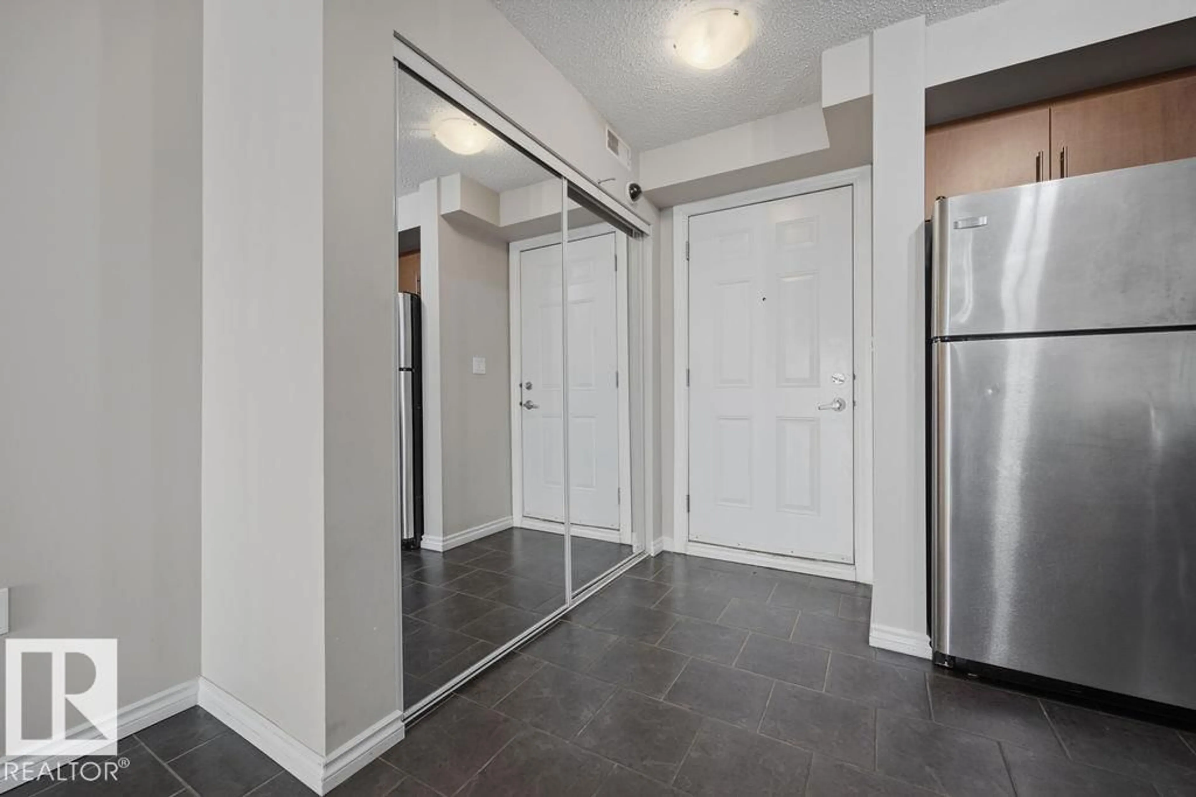 Indoor entryway for #204 - 10118 106 AV, Edmonton Alberta T5H0B8
