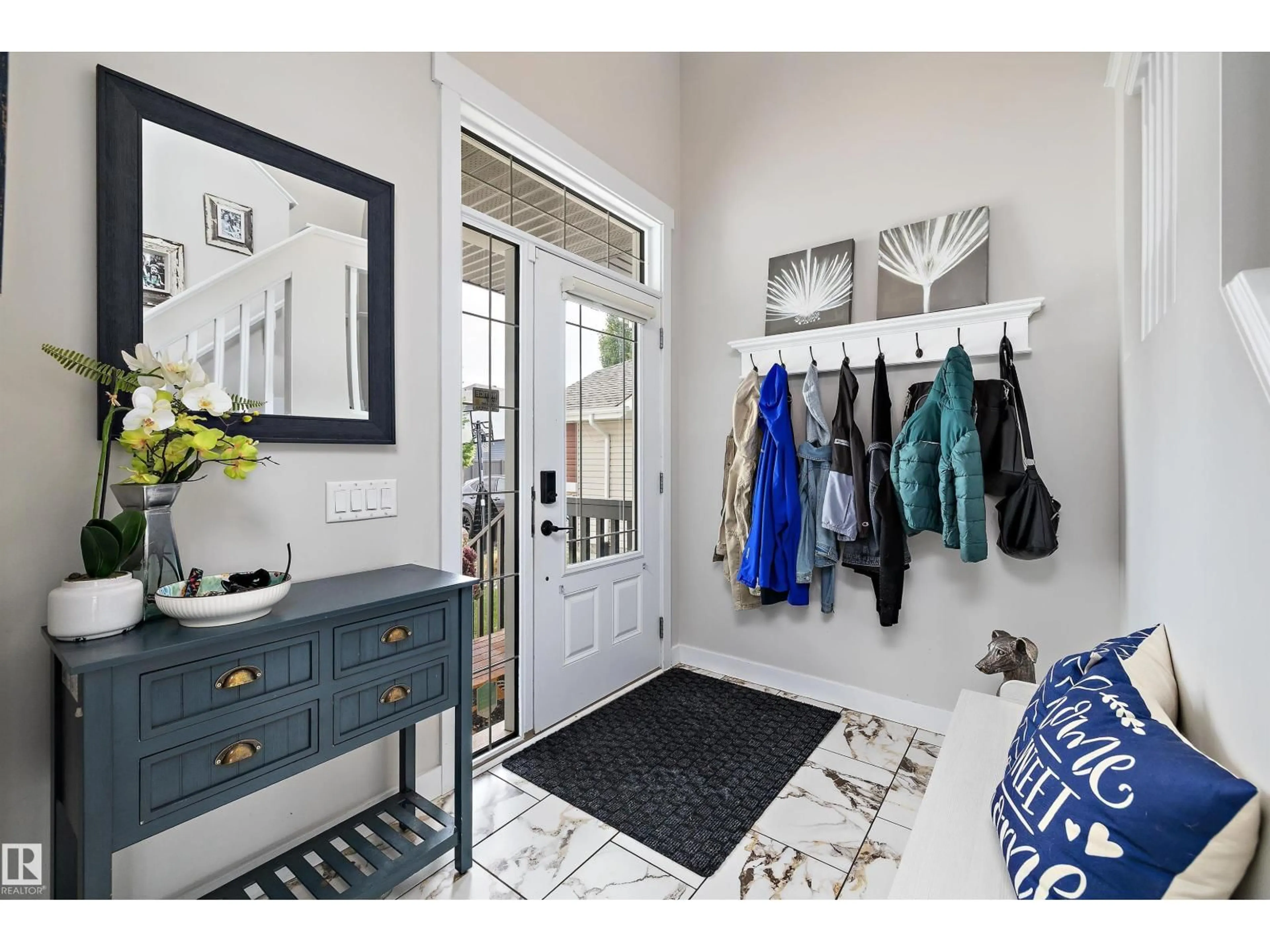 Indoor entryway for 363 CY BECKER BV, Edmonton Alberta T5Y3S3