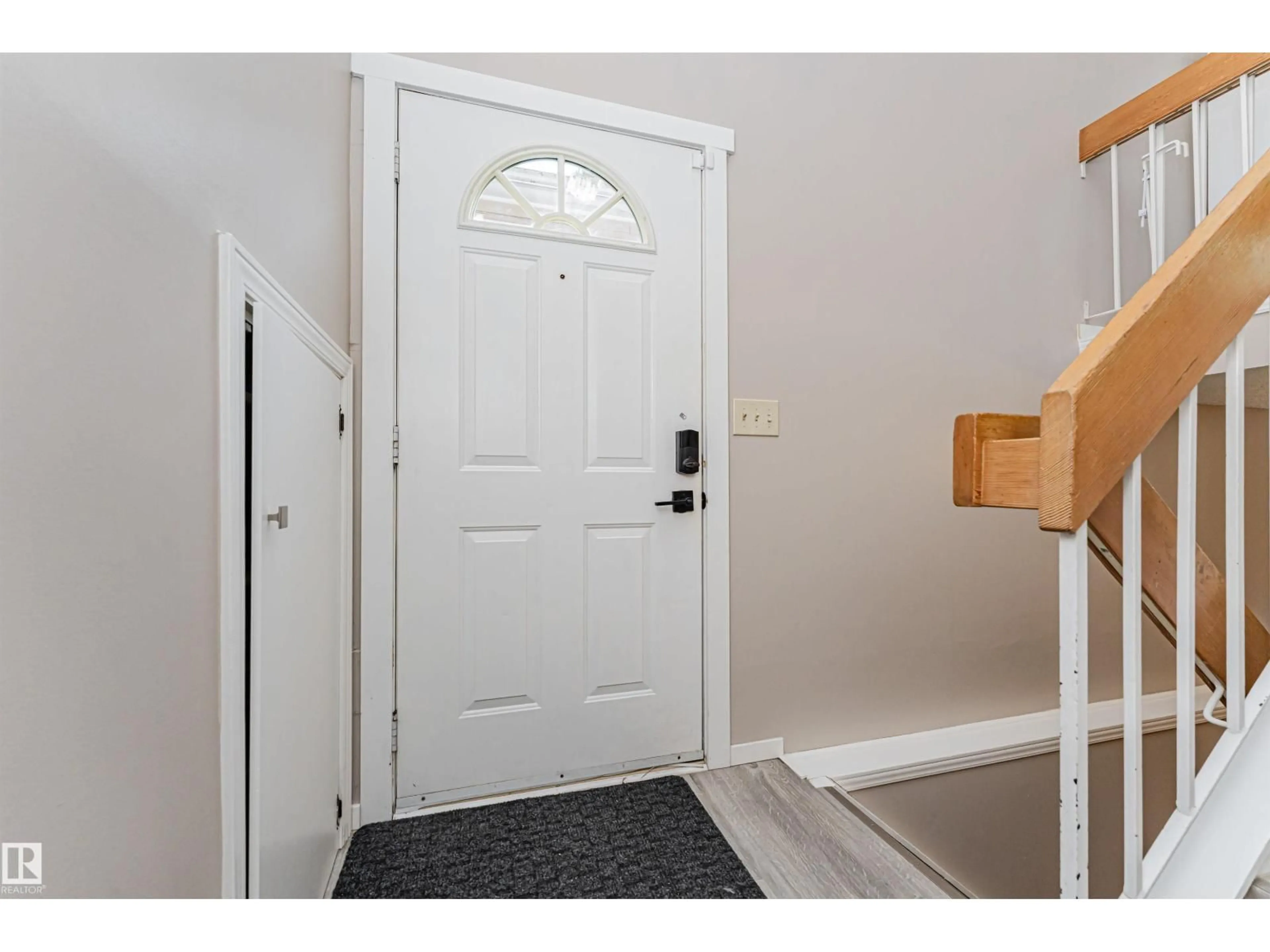 Indoor entryway for 11013 81 AV, Edmonton Alberta T6G0S3