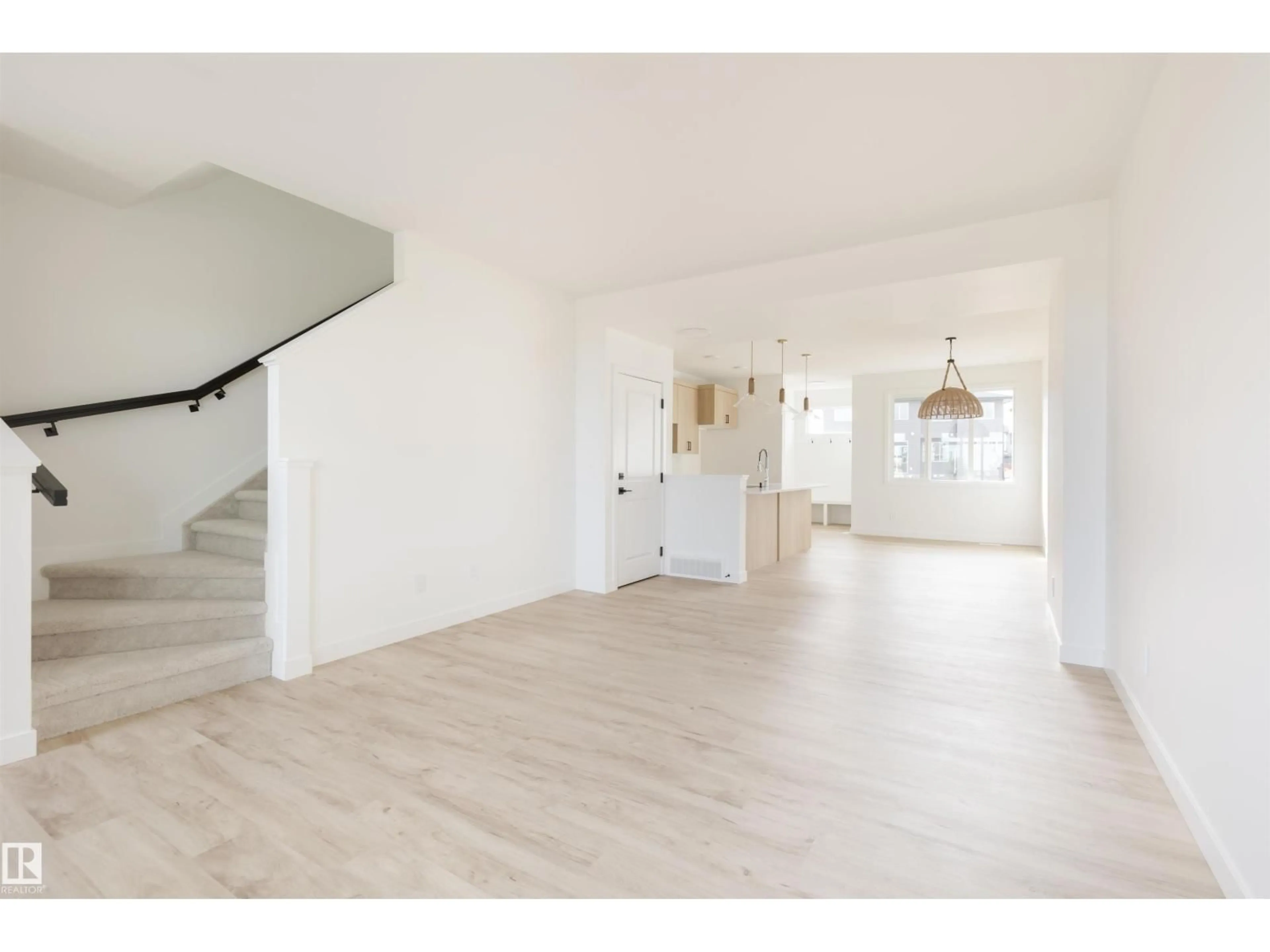 Indoor foyer for 2638 62 ST, Edmonton Alberta T6X0K4