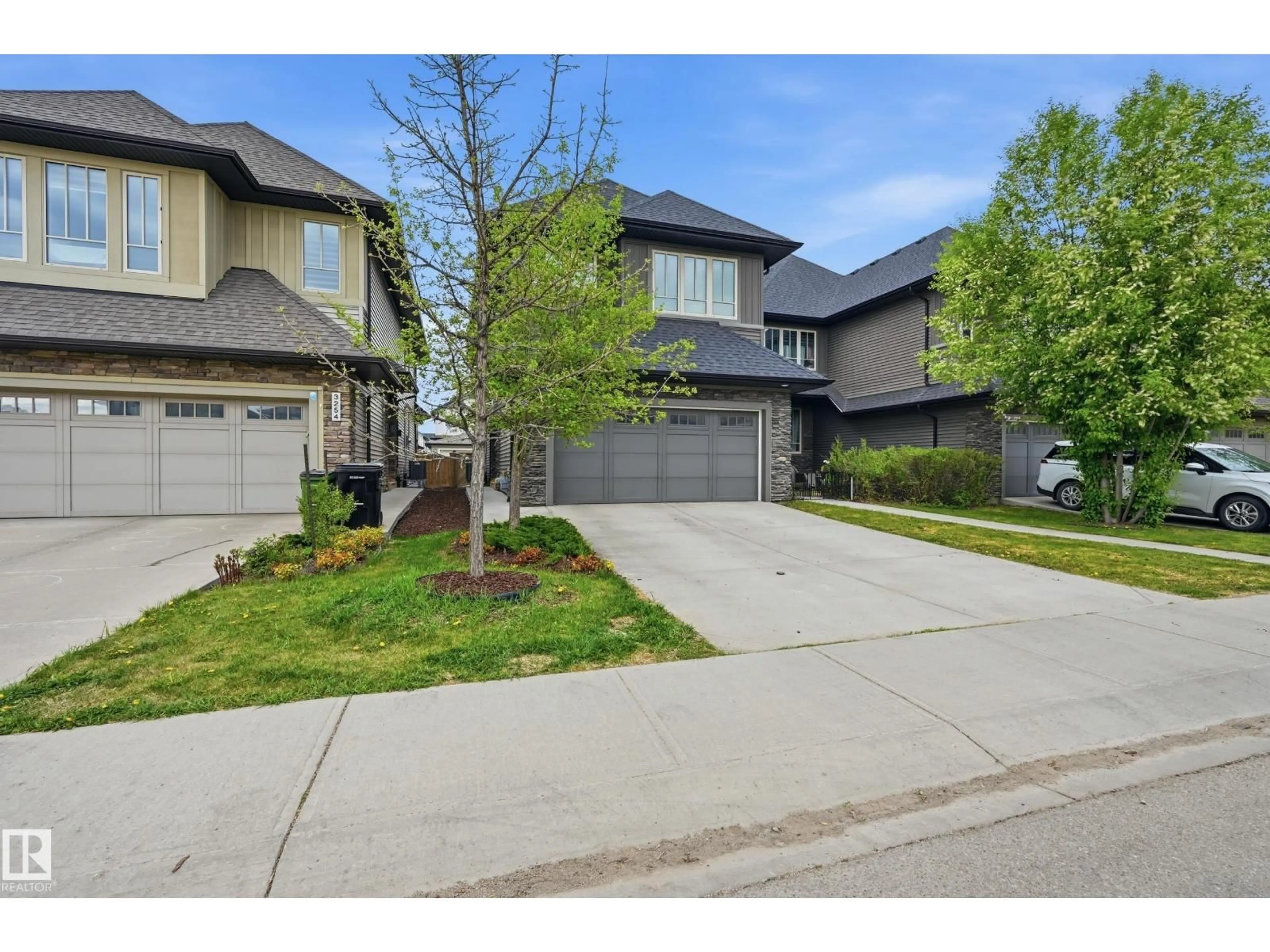 A pic from outside/outdoor area/front of a property/back of a property/a pic from drone, street for 3252 ALLAN WY, Edmonton Alberta T6W2K3