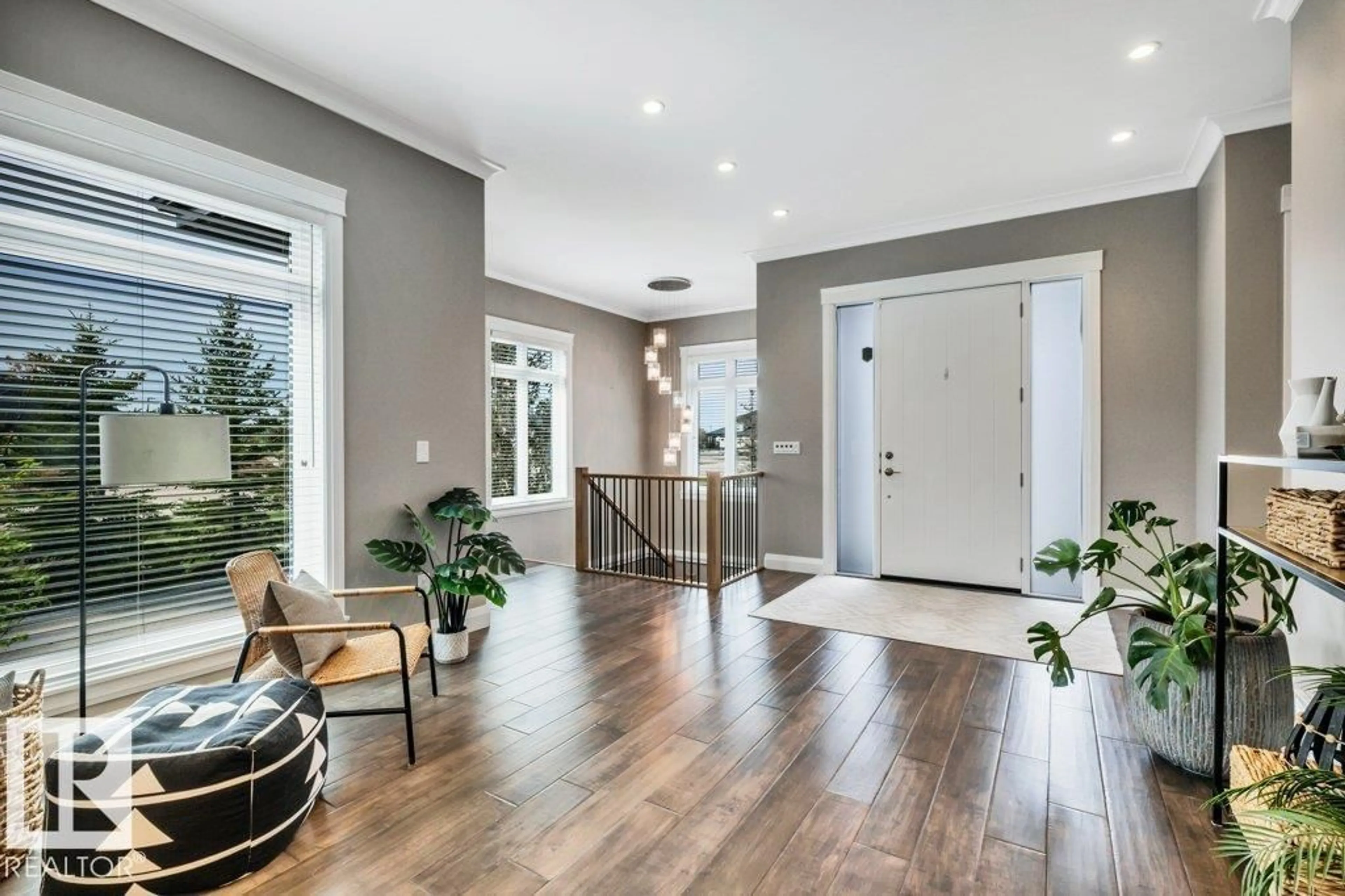 Indoor entryway for 25 - 25131 COAL MINE RD, Rural Sturgeon County Alberta T8T0C7